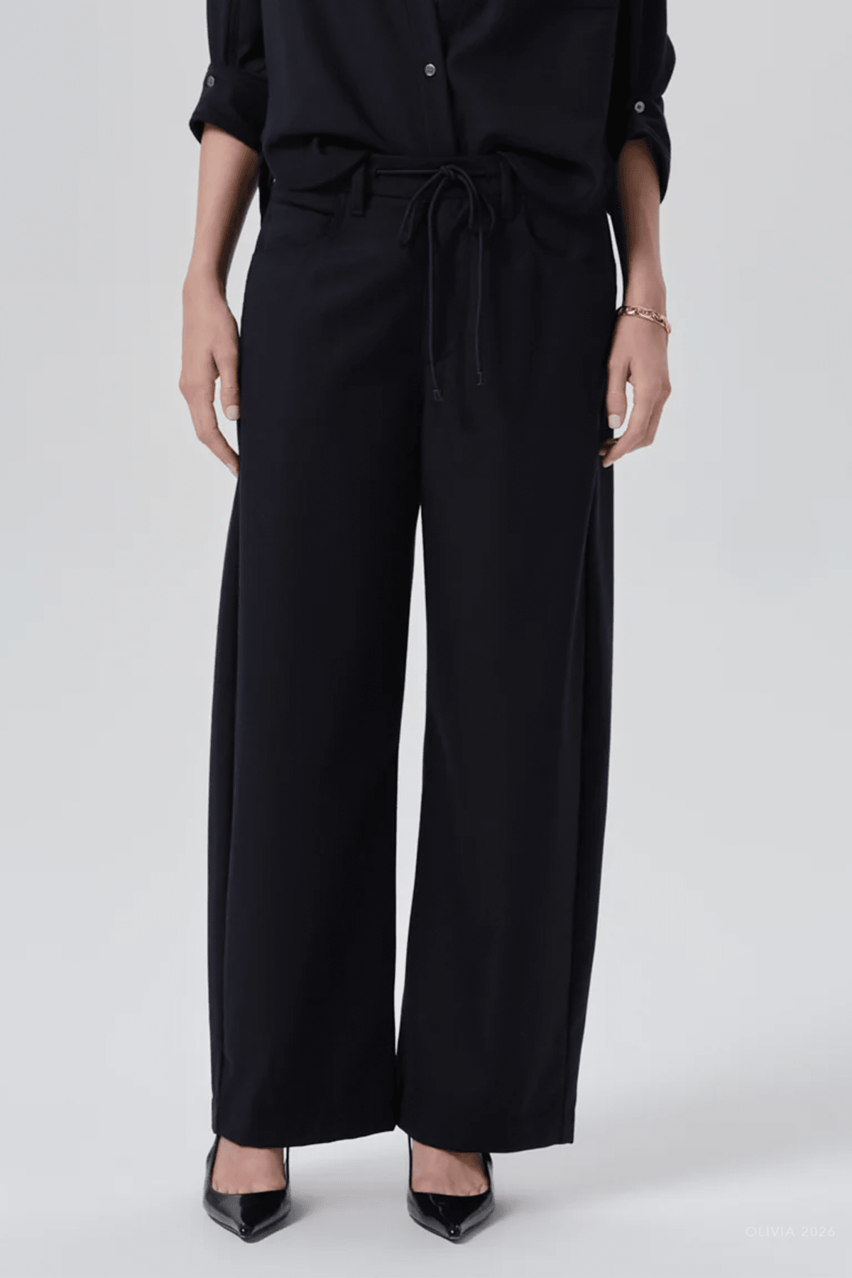 Brynn Drawstring Italian Virgin Wool Trouser in Navy - shop-olivia.com
