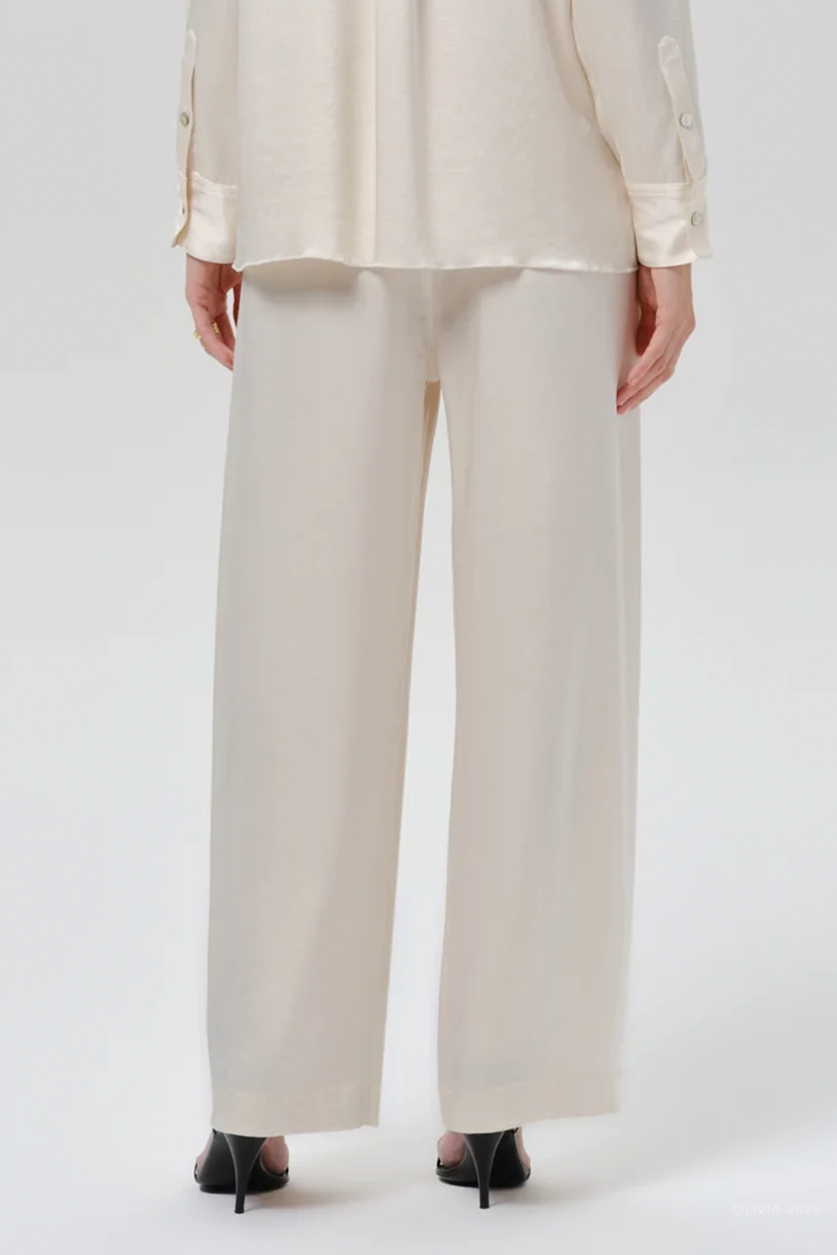 Brynn Japanese Hammered Satin Trouser in Cream - shop-olivia.com