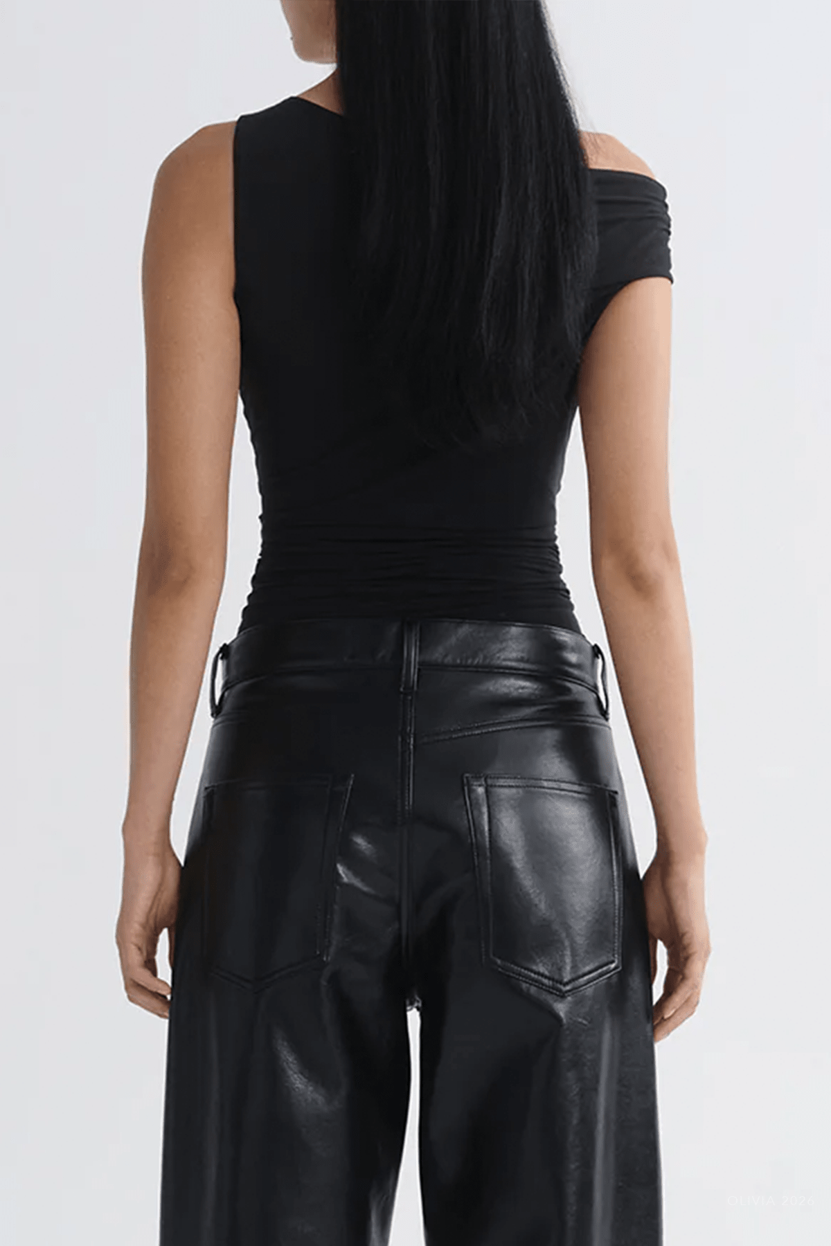 Carlin Top in Black - shop-olivia.com