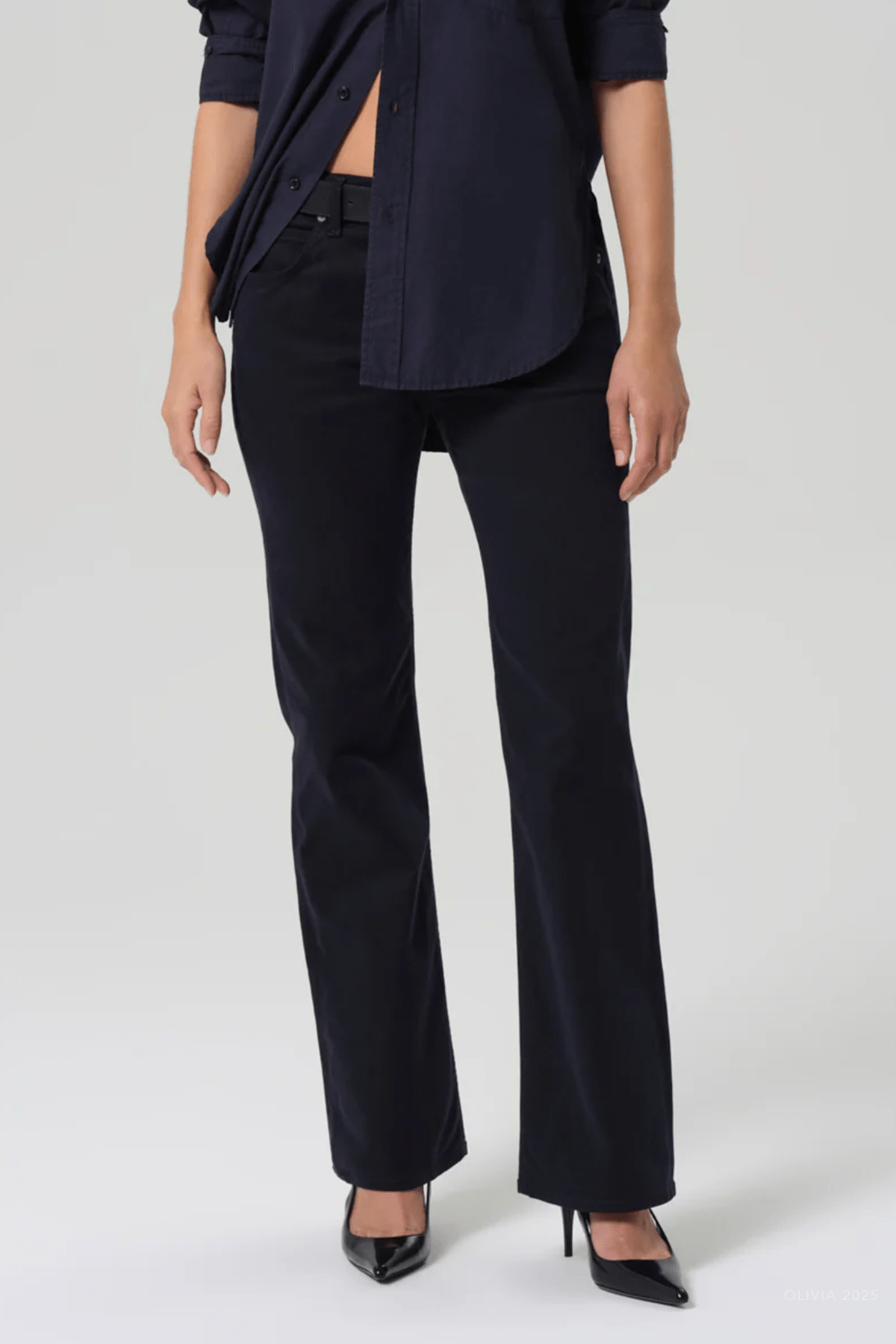 Genova Low - Rise Boot in Navy - shop - olivia.com