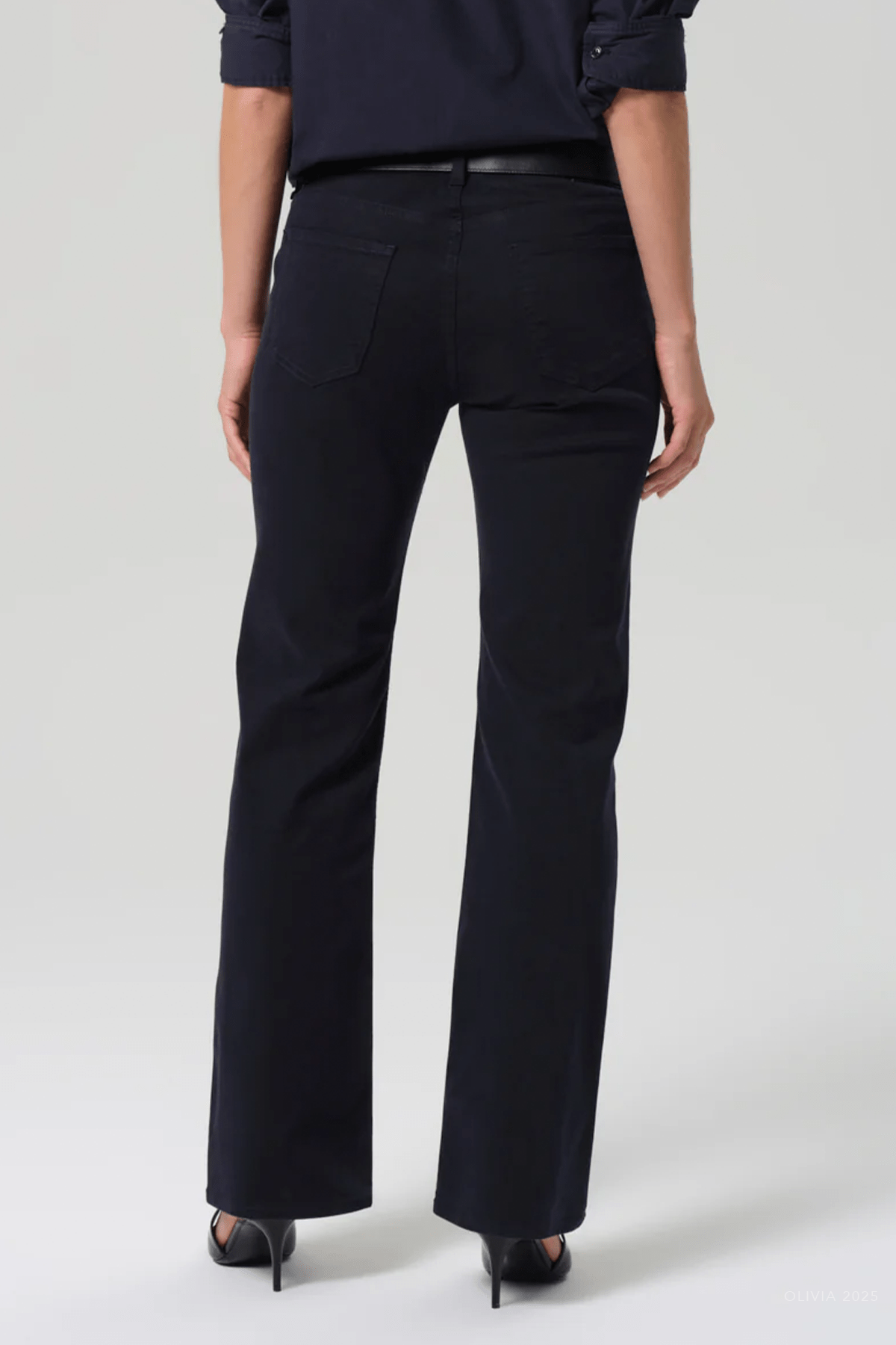 Genova Low - Rise Boot in Navy - shop - olivia.com