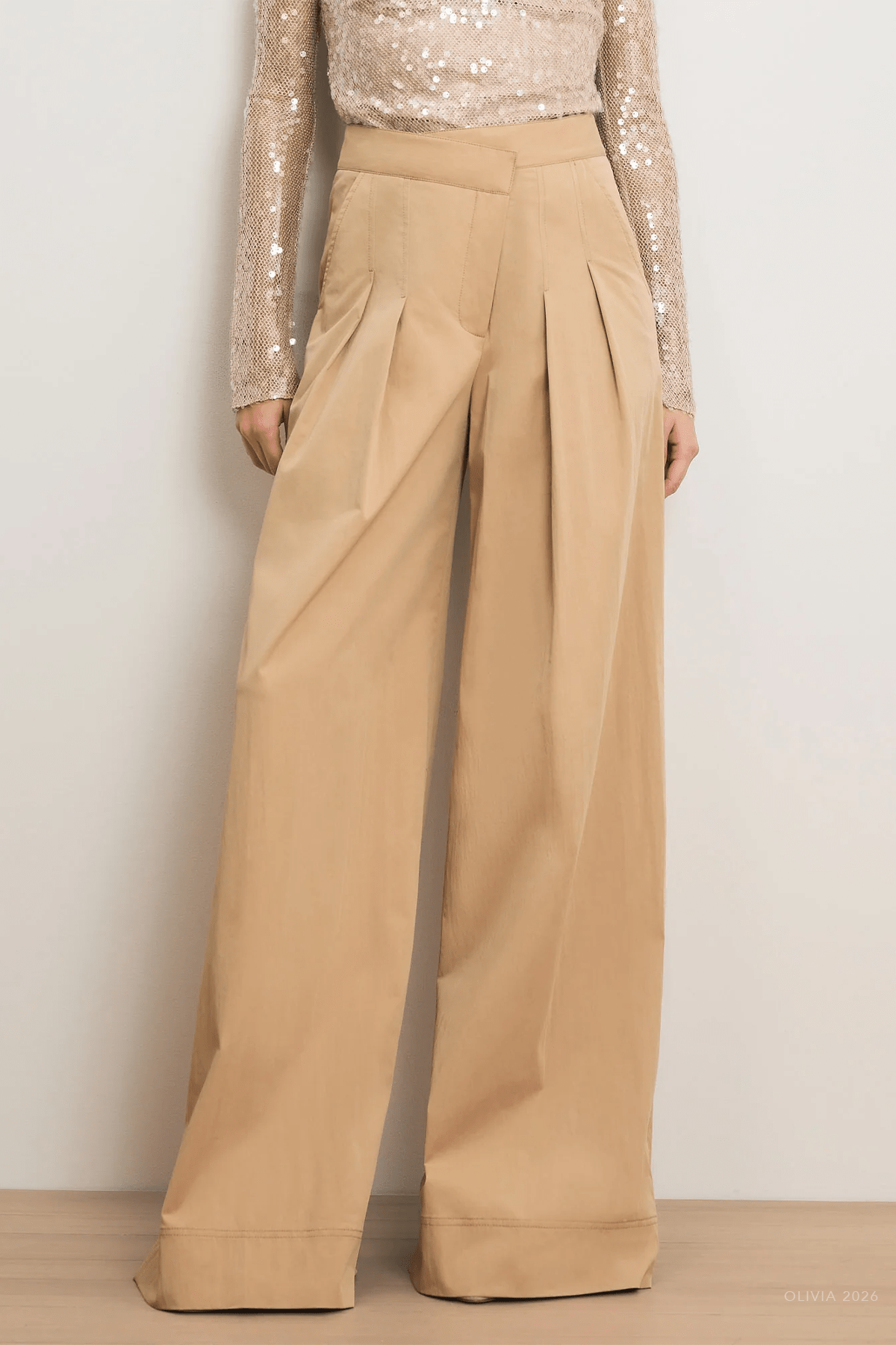 Heron Crossover Waistband Pant in Khaki - shop - olivia.com