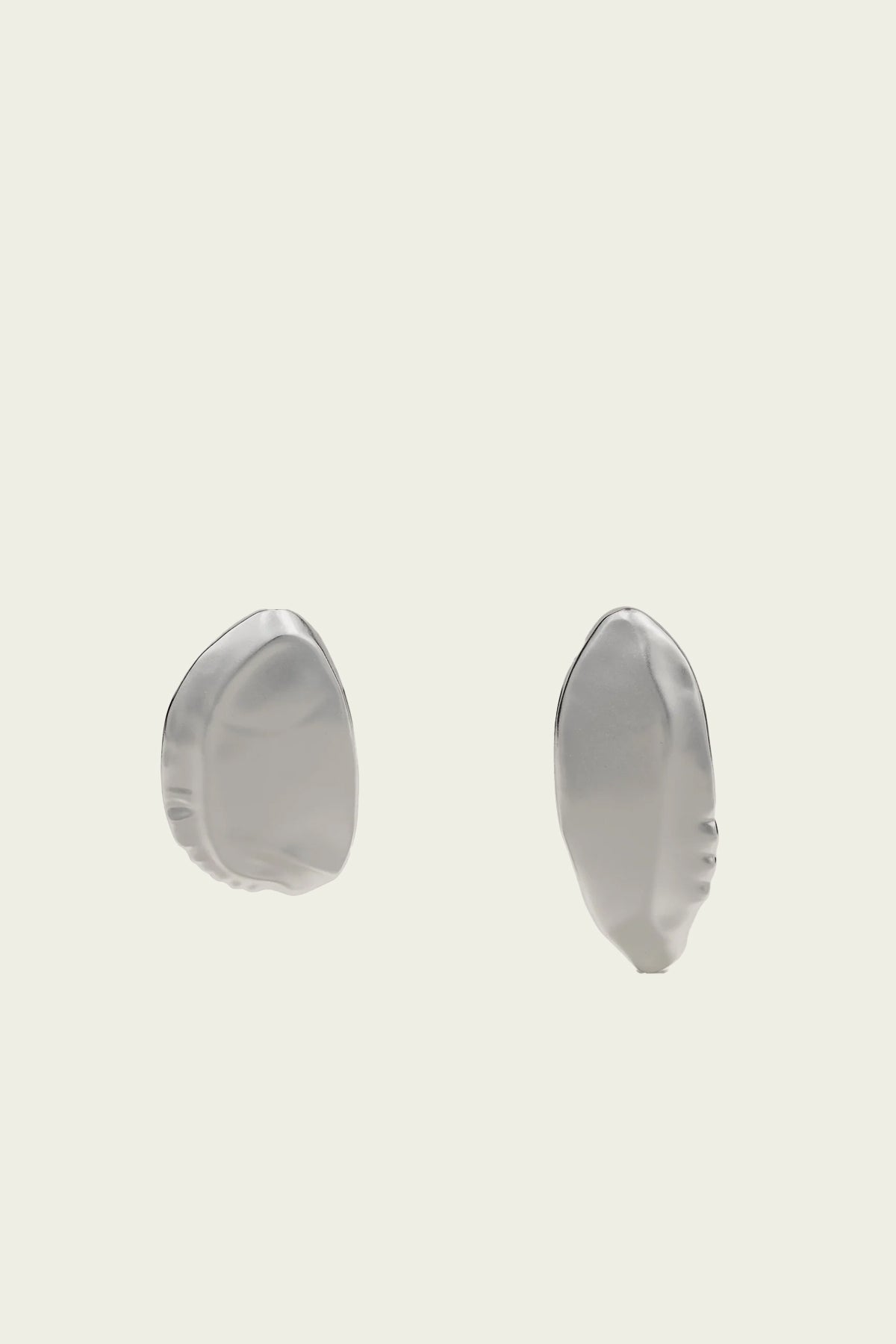 Inara Clip On Earrings in Hammered silver - shop - olivia.com