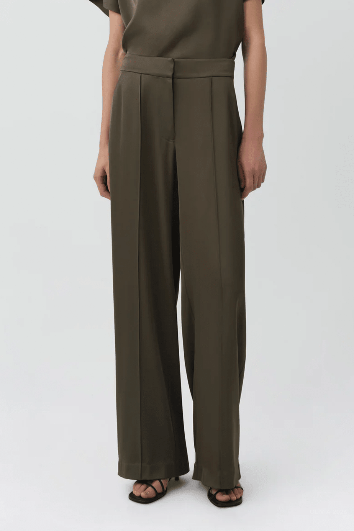 Kyra Wide Leg Satin Pant in Dark Olive - shop-olivia.com