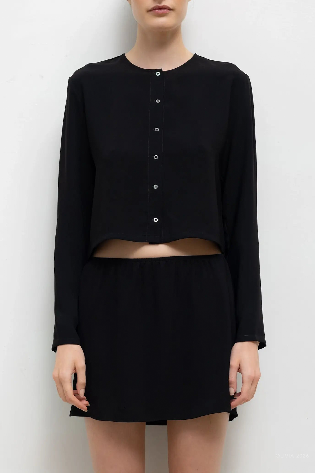 Ari Crop Cardigan in Black