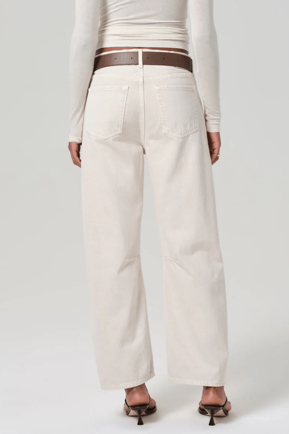 Miro Relaxed Jean in Almondette - shop - olivia.com