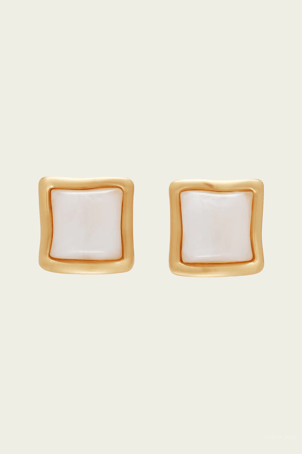 Suni Earring in Pearl - shop - olivia.com