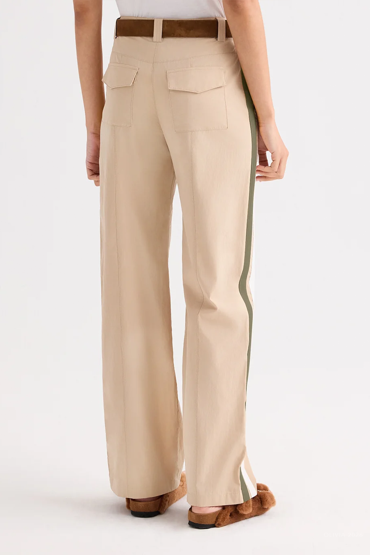 Isabelle Pant in Sandstone