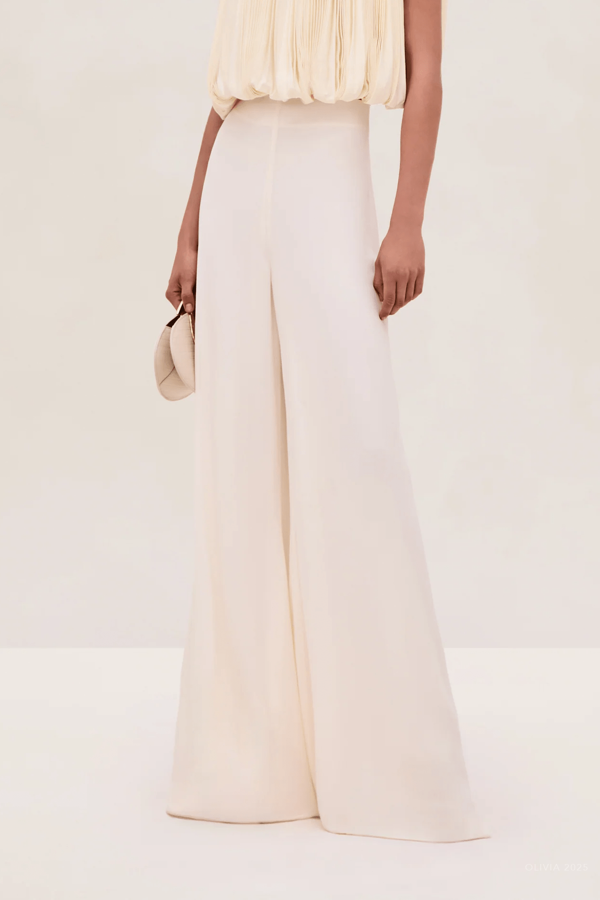 Verio Pant in Ivory - shop - olivia.com