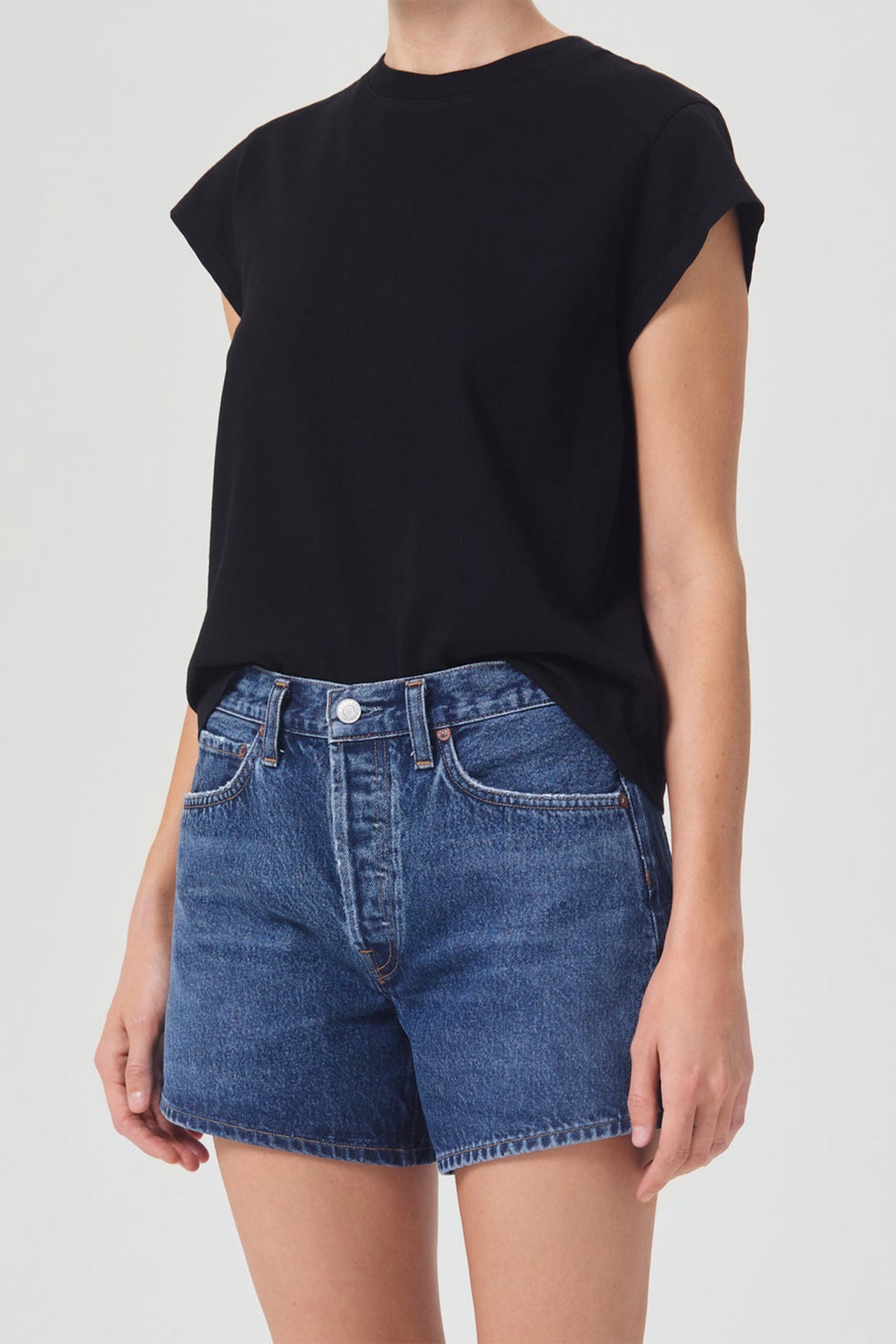 Bryce Tee in Black - shop-olivia.com