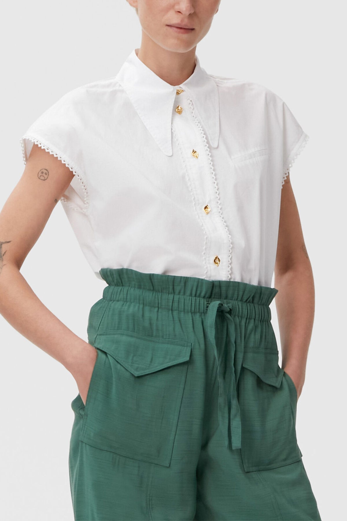 Cotton Poplin Sleeveless Diamond Shirt in Bright White - shop-olivia.com