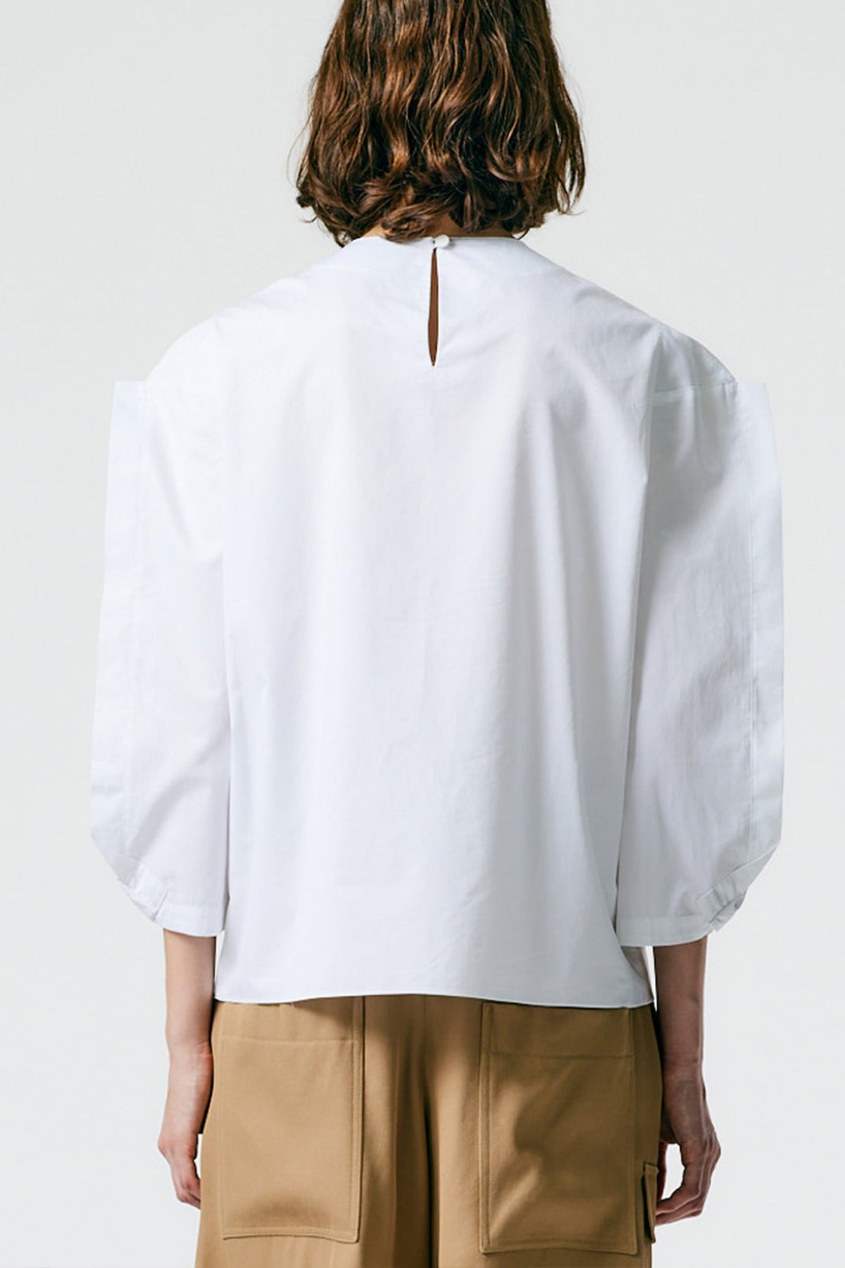 Lightweight Cotton Sateen Square Sleeve Top in White - shop-olivia.com