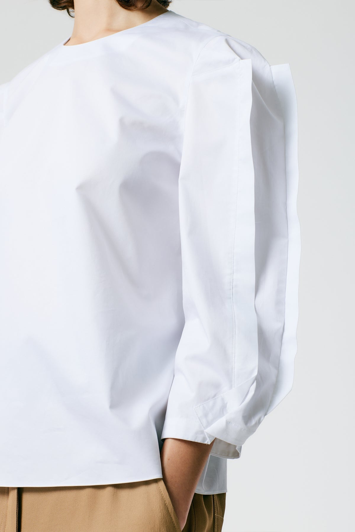 Lightweight Cotton Sateen Square Sleeve Top in White - shop-olivia.com