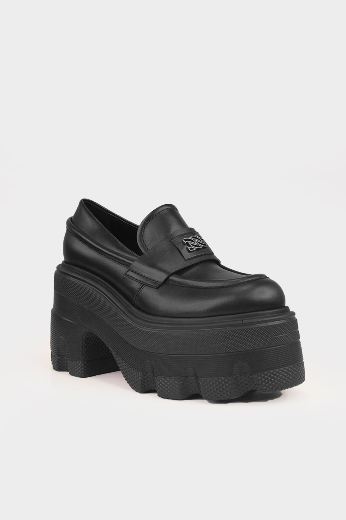 Lovecalf Loafers in Black - shop-olivia.com