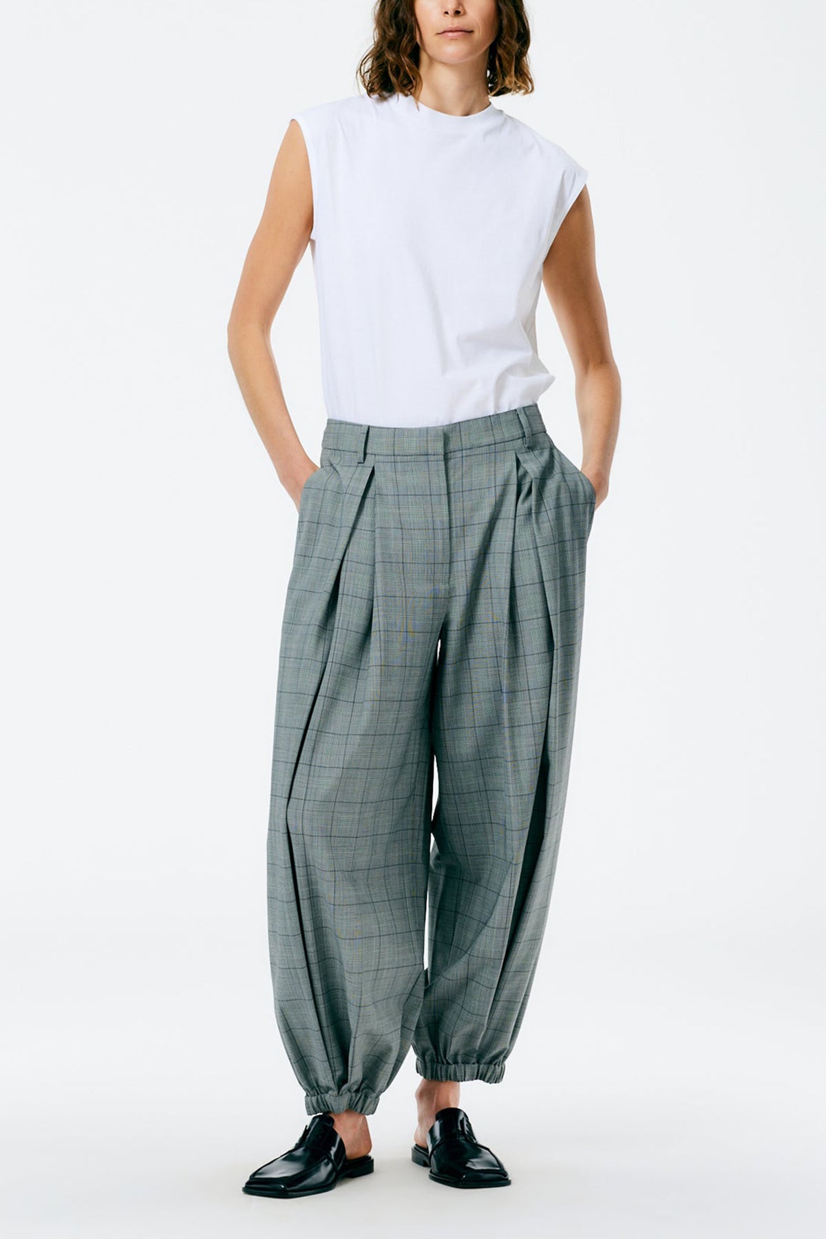 Menswear Suiting Pleated Balloon Pant in White/Black Multi - shop-olivia.com