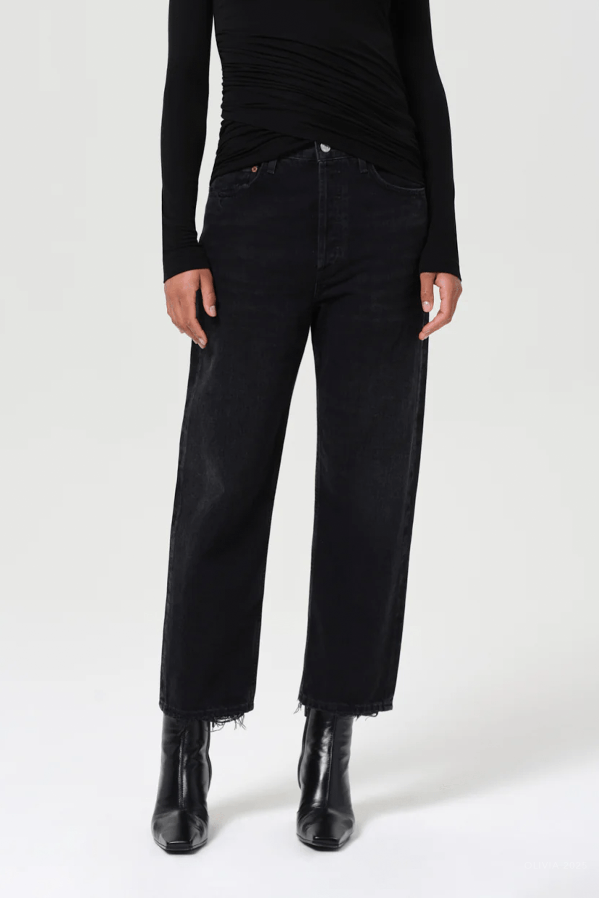 90's Crop Mid Rise Straight in Tar - shop - olivia.com