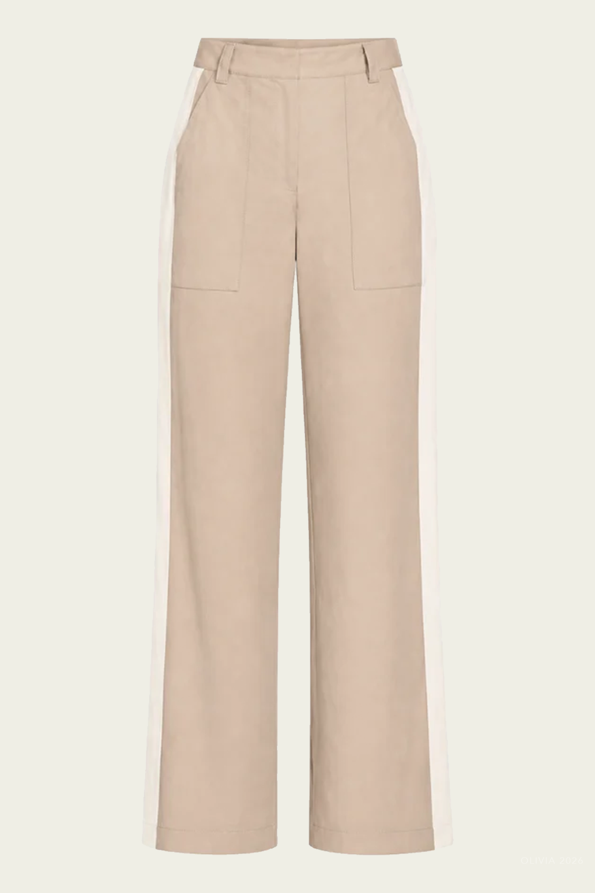 Isabelle Pant in Sandstone