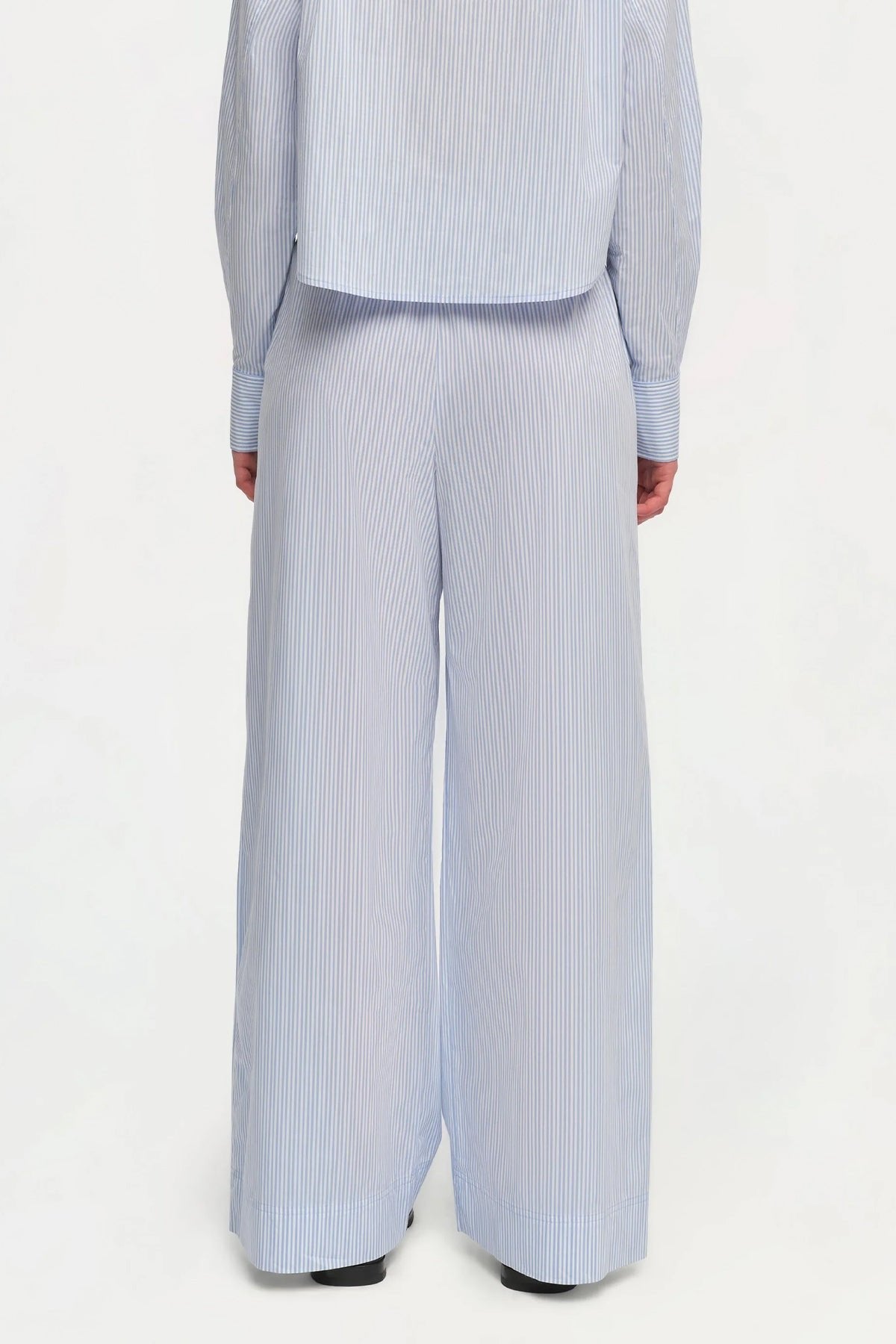 Arden Pull - On Pant in Classic Blue Stripe - shop - olivia.com