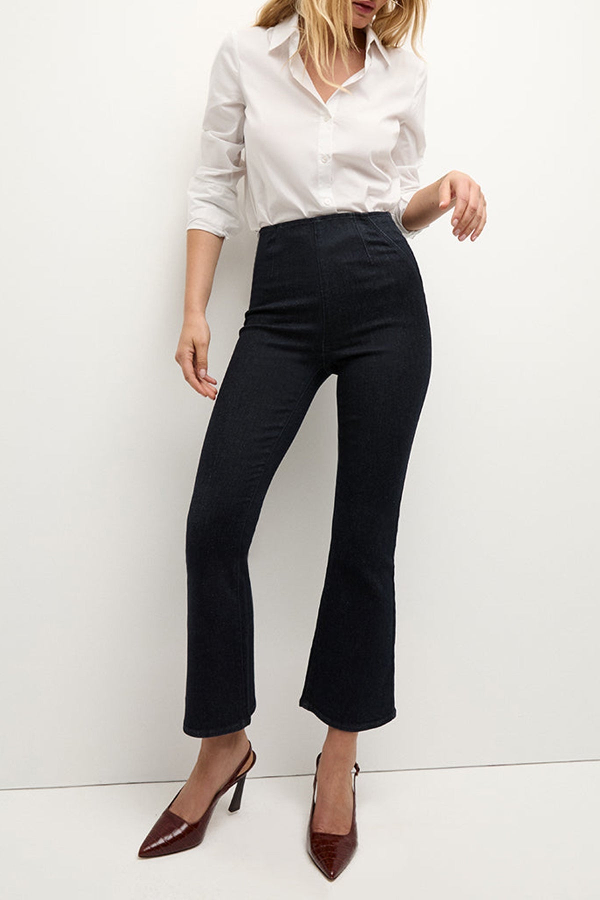 Carson Off - Duty Kick - Flare Jean in Oxford - shop - olivia.com