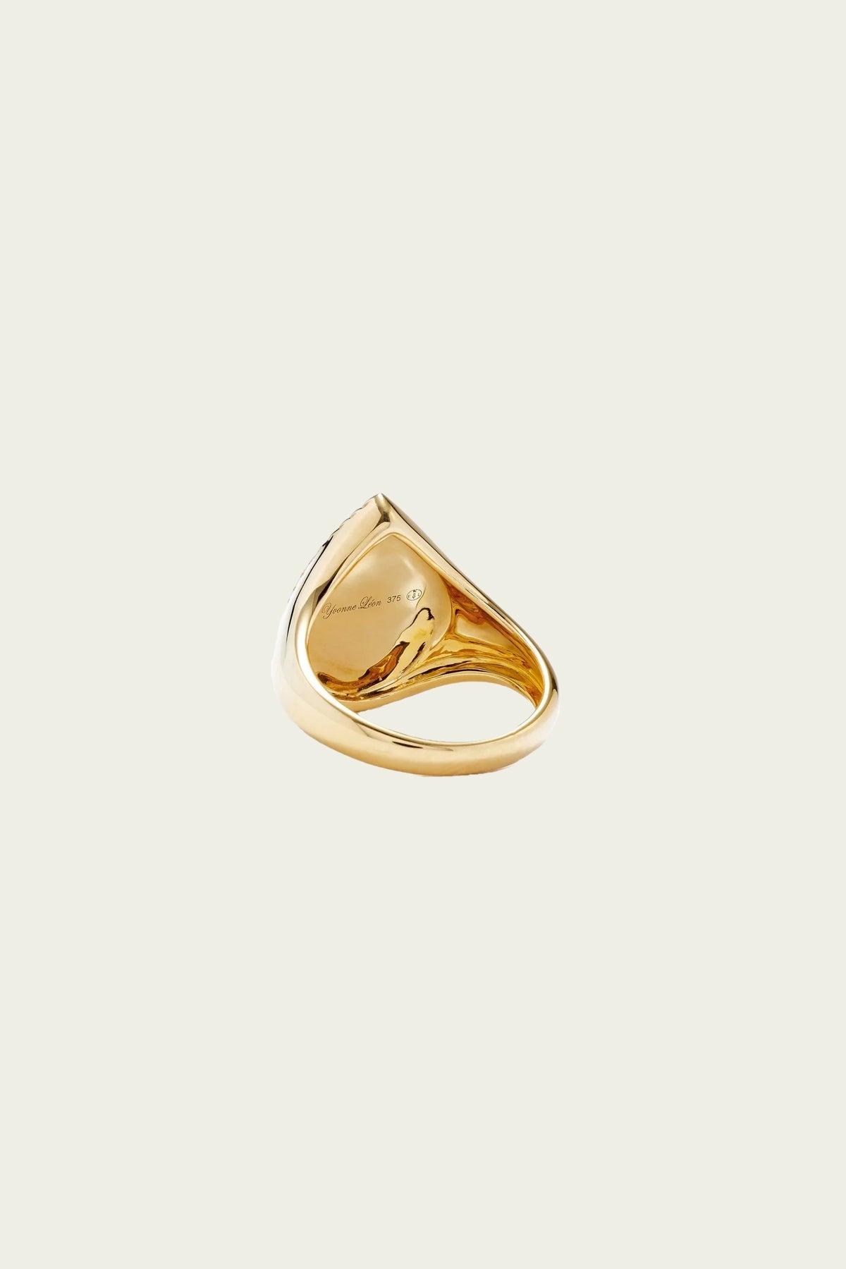 Chevalière Pear Ring in Yellow Gold & Onyx - shop - olivia.com