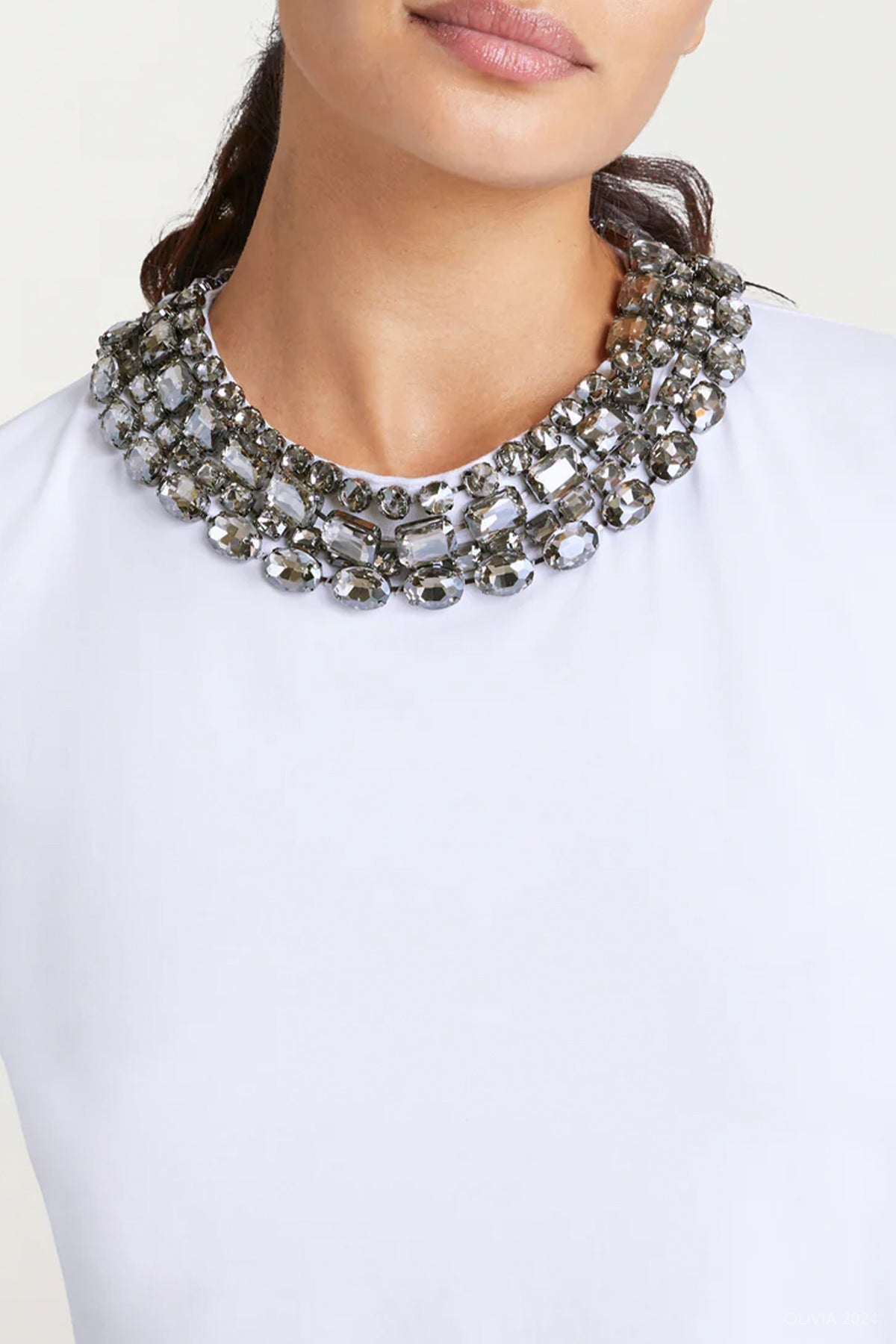 Chunky Necklace Shrunken Tee in White - shop - olivia.com