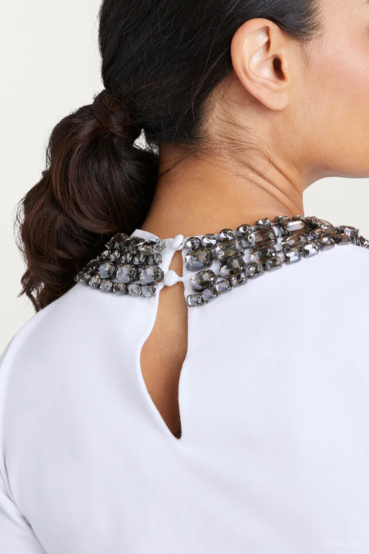 Chunky Necklace Shrunken Tee in White - shop - olivia.com