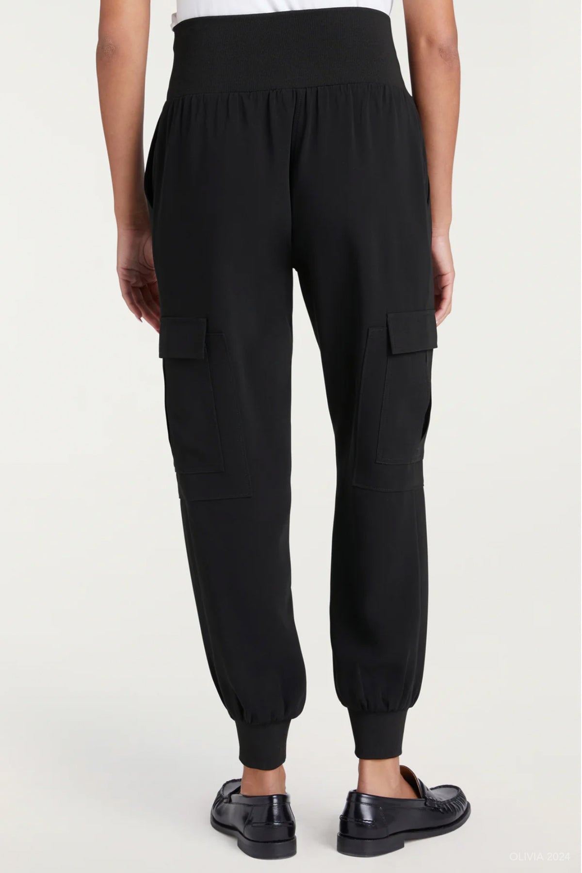 Crepe Giles Pant in Black - shop - olivia.com