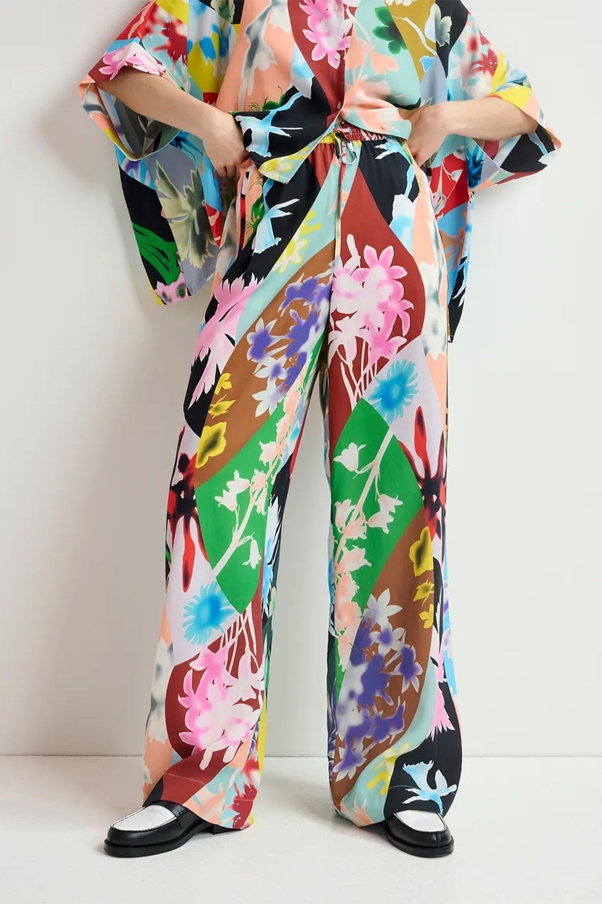 Gift Floral Wide - Leg Pant in Multicolor - shop - olivia.com