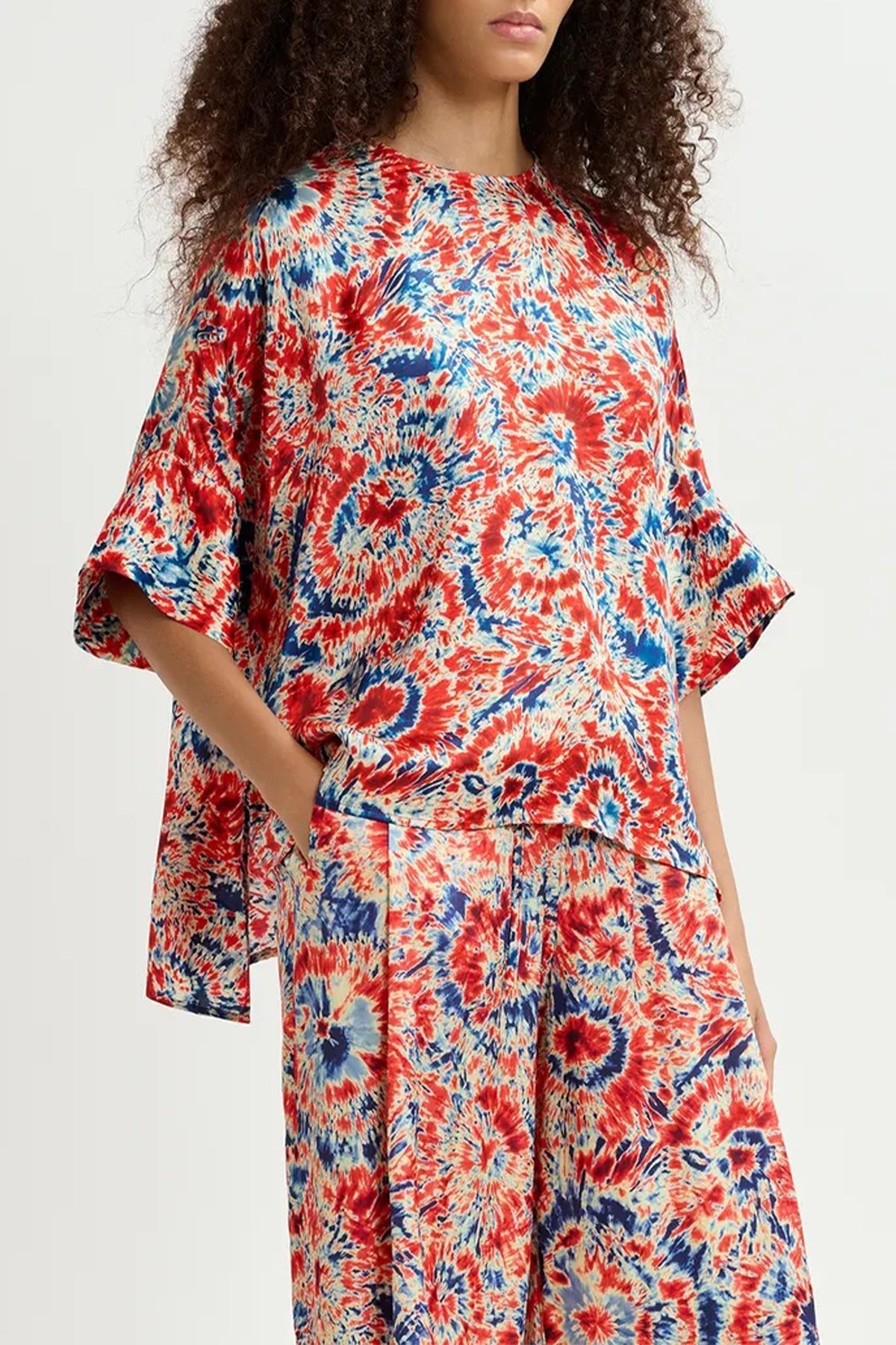 Guns Tie - Dye Printed Oversized Top in Red and Blue - shop - olivia.com