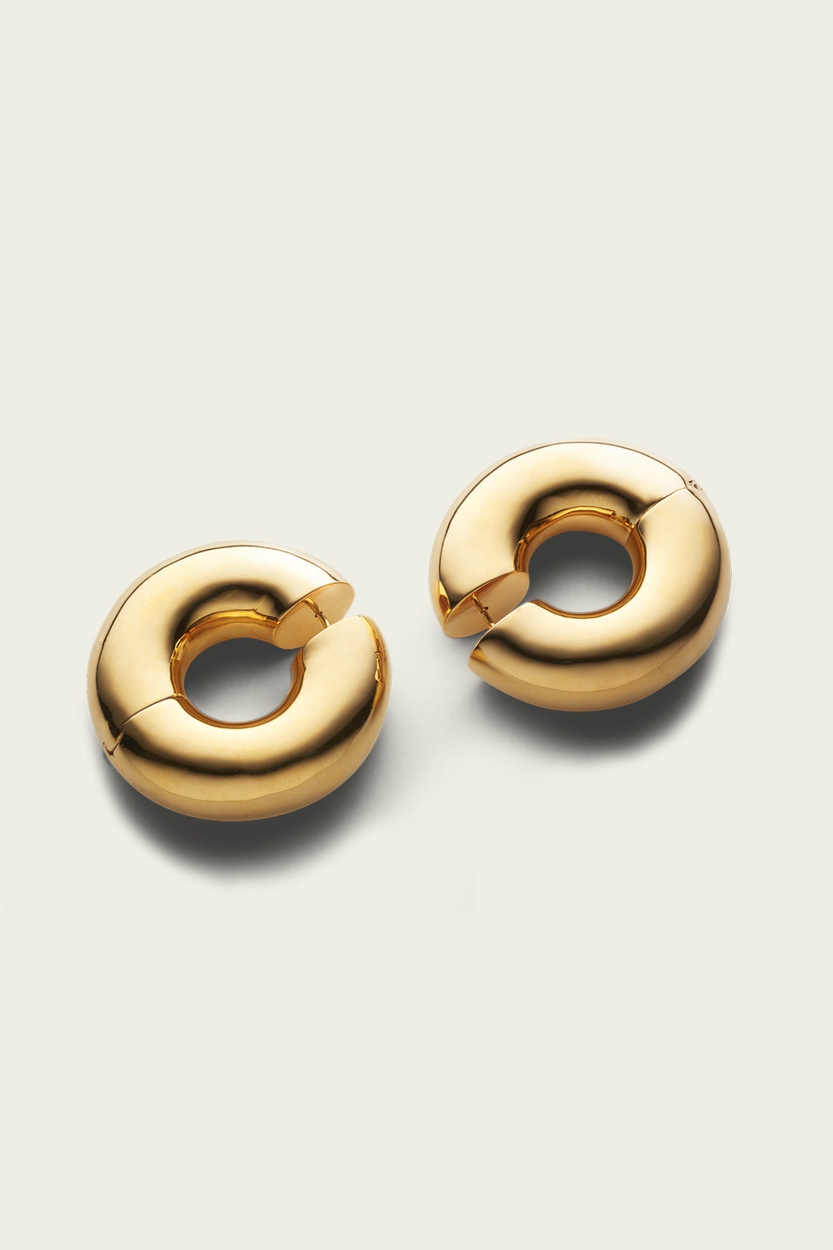 Large Stratus Hoops in Gold - shop-olivia.com