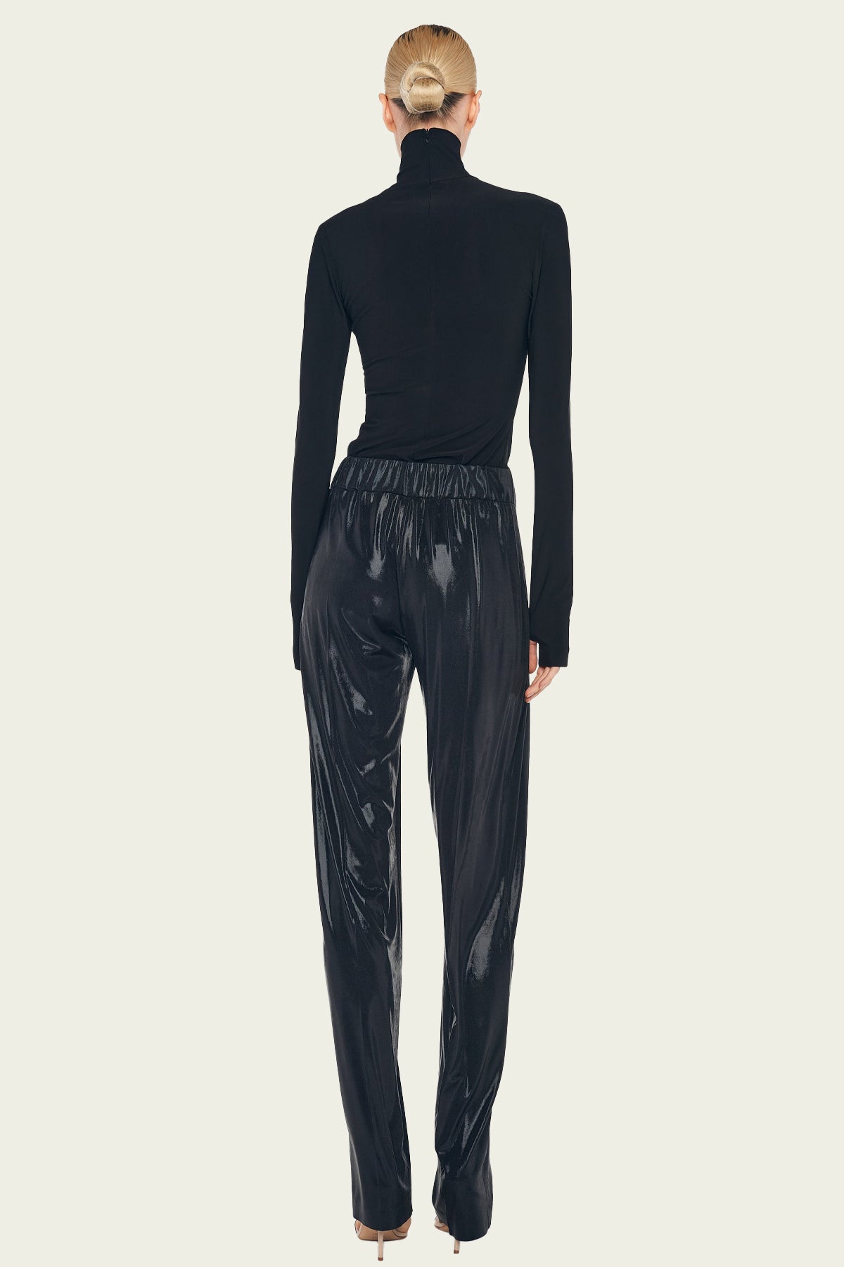 Low Rise Pleated Trouser in Black - shop - olivia.com