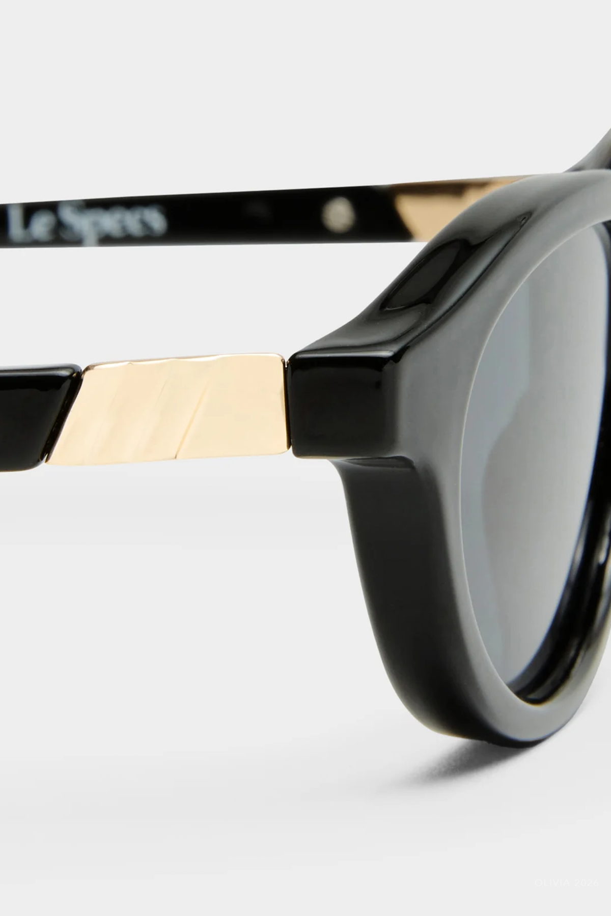 Duskfall Oval Sunglasses in Black