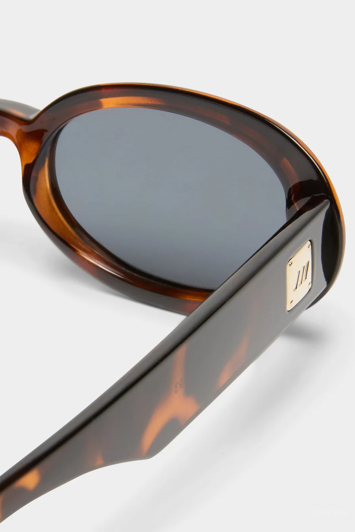Work It! Oval Sunglasses in Dark Tort