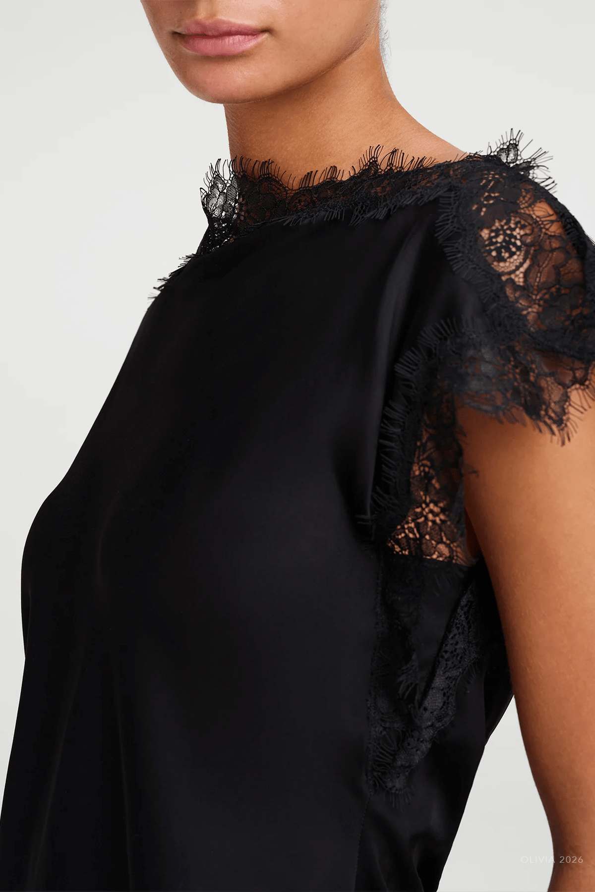 Luna Satin and Lace Top in Black Black - shop-olivia.com