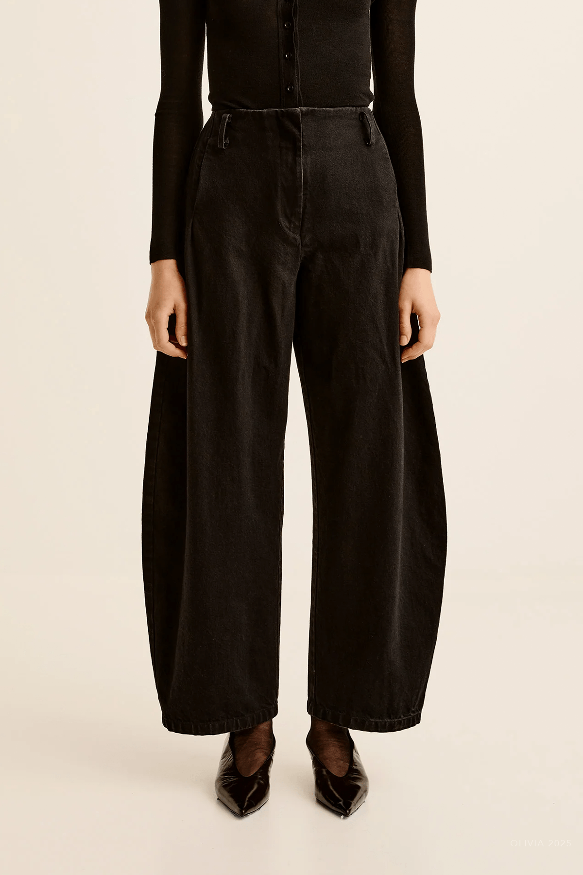 Meki Cocoon Jeans in Washed Black - shop - olivia.com