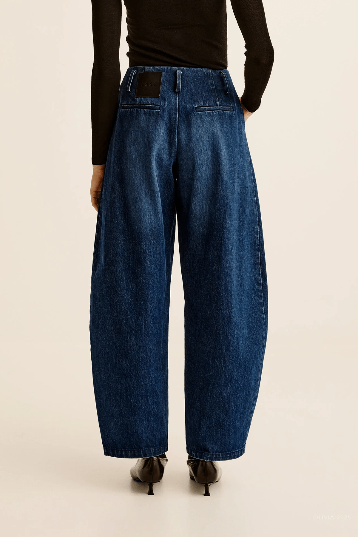 Meki Cocoon Jeans in Washed Indigo - shop - olivia.com