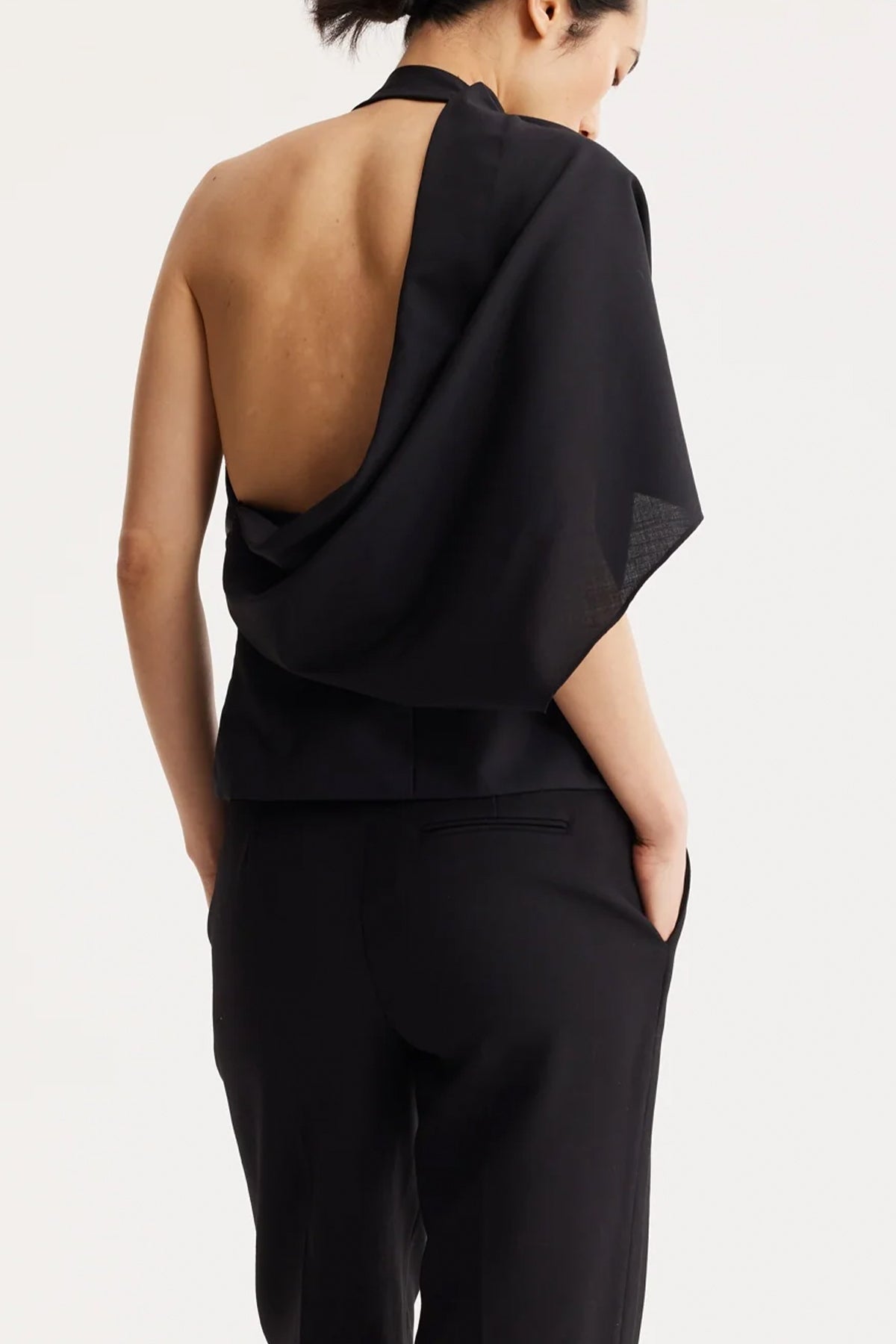 Occasion Top With Open Back in Noir - shop-olivia.com
