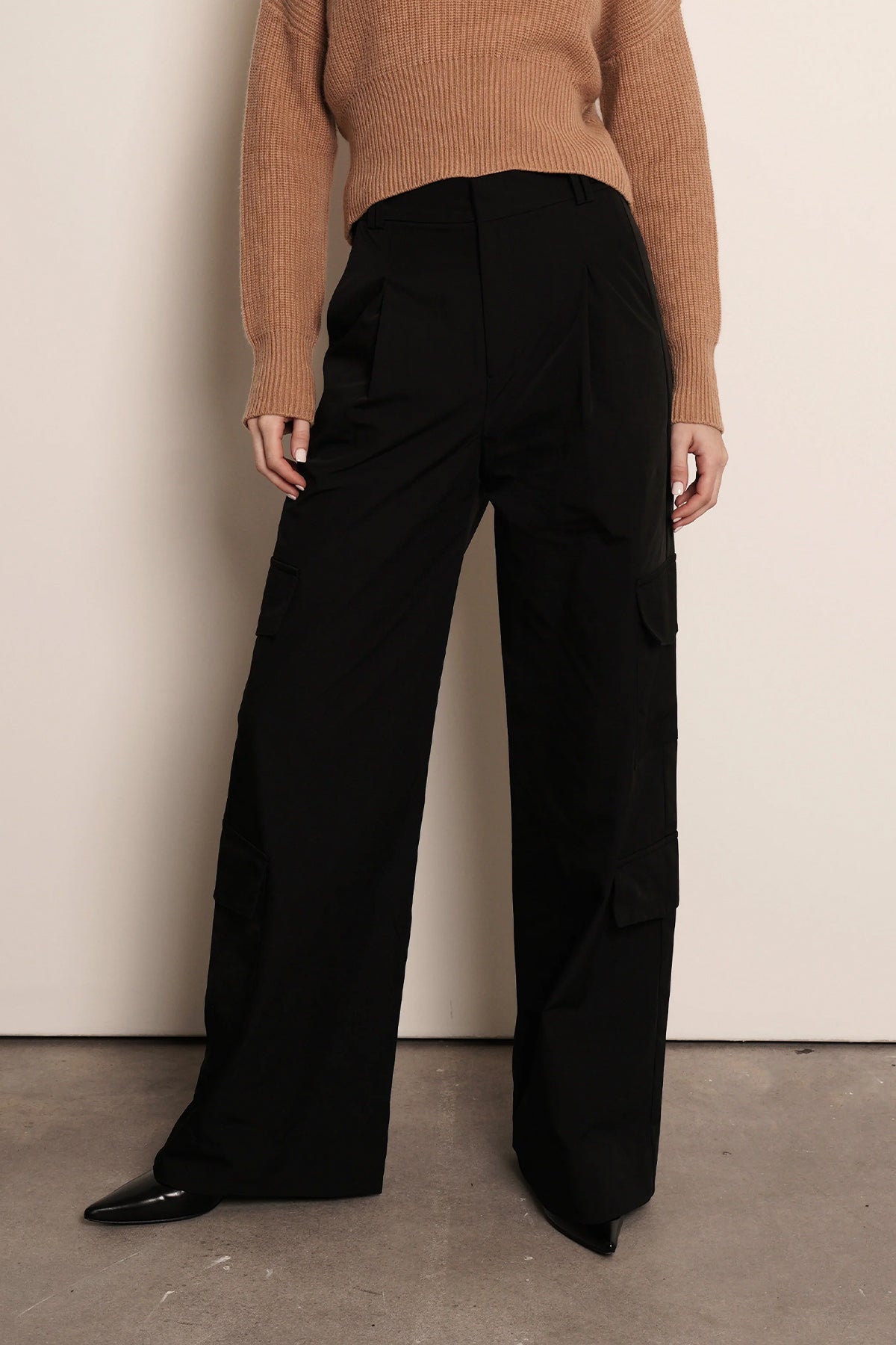 Olivia Cargo Trousers in Black - shop-olivia.com