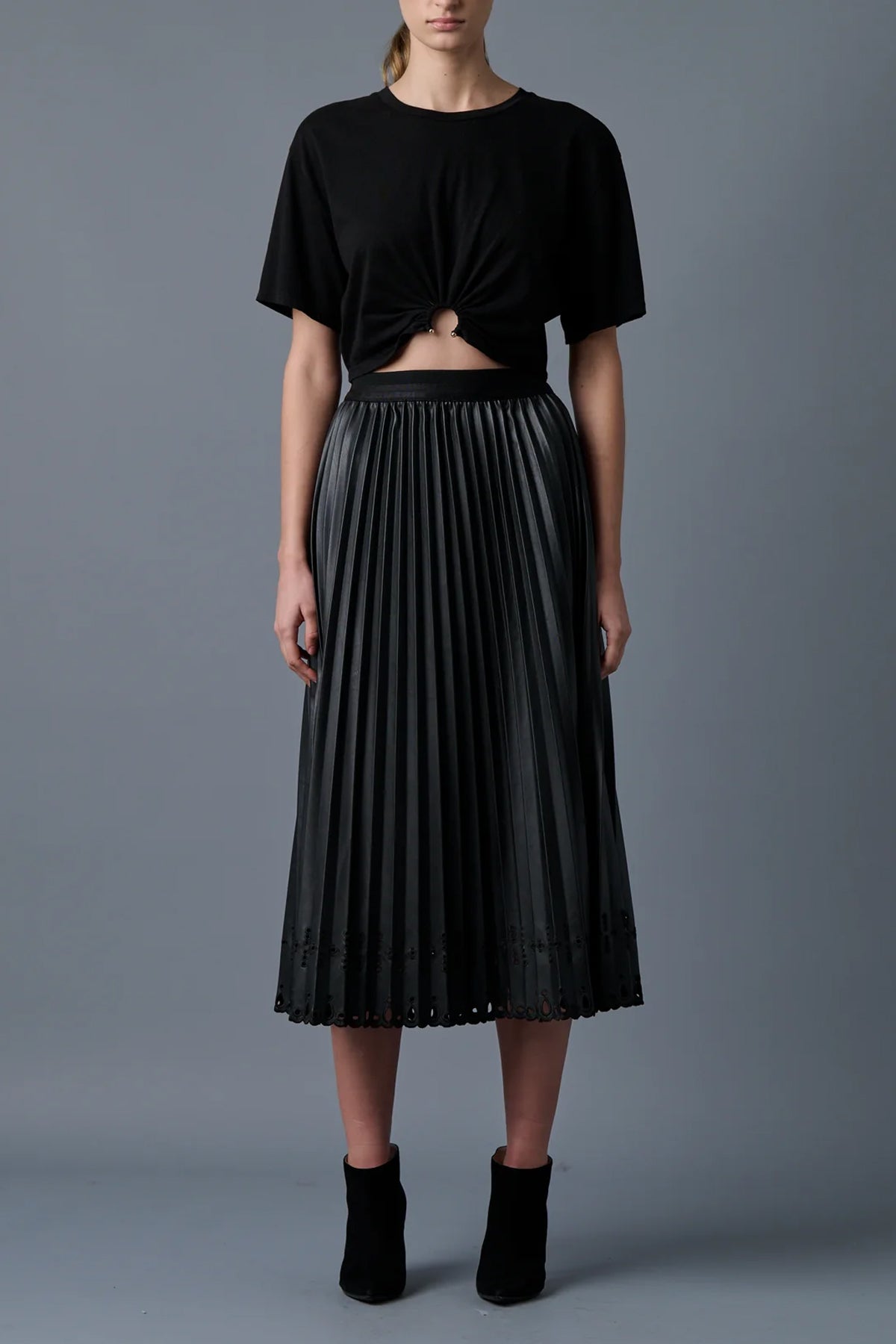 Pleats to Meet You Skirt in Black - shop - olivia.com