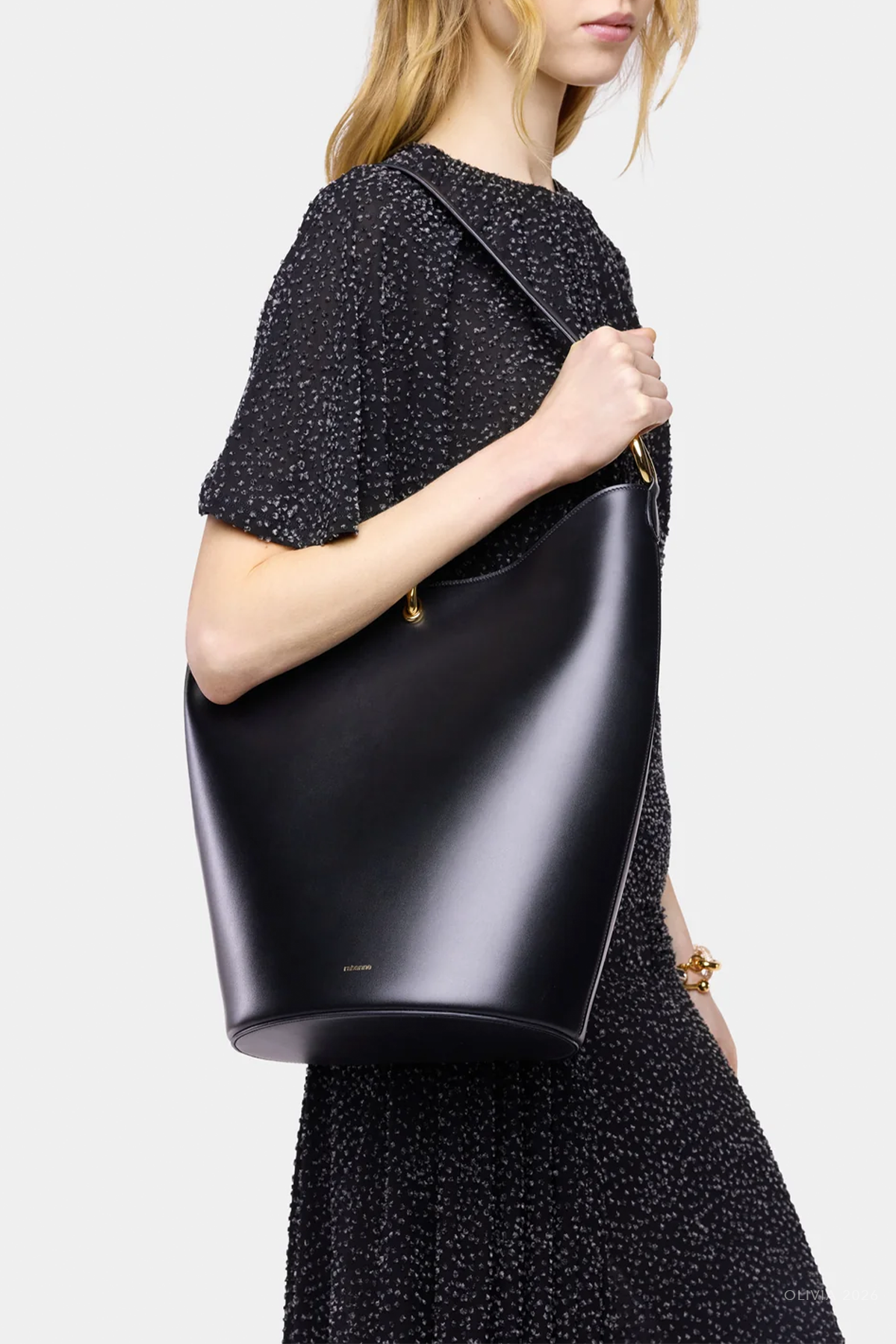 Ring Leather Tote Bag in Black