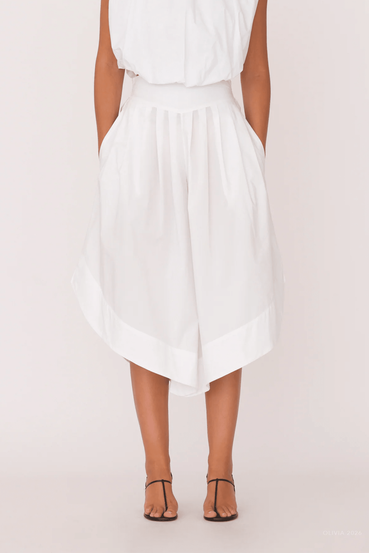 Rafa Short in White - shop-olivia.com