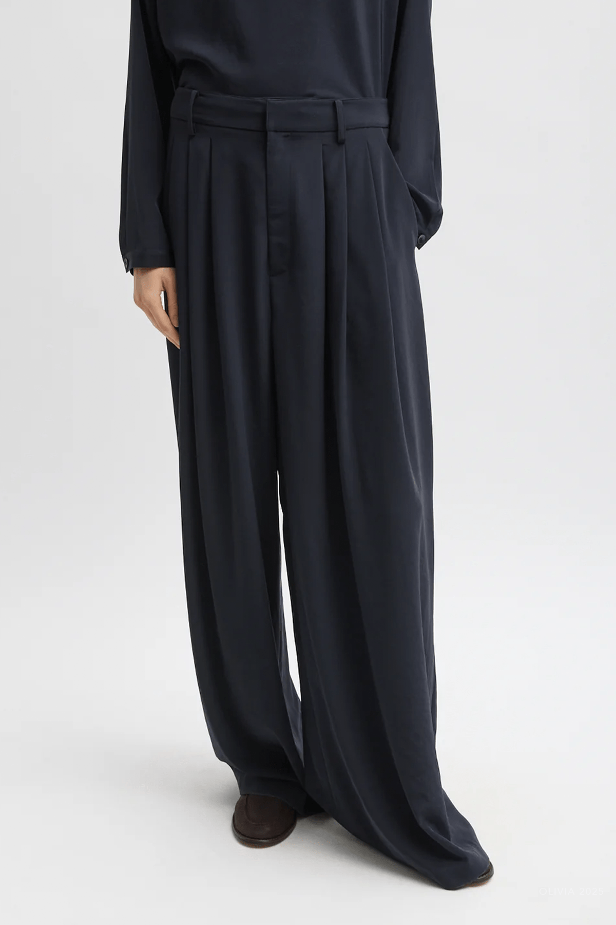 Relaxed Suiting Triple Pleat Pant in Navy - shop - olivia.com