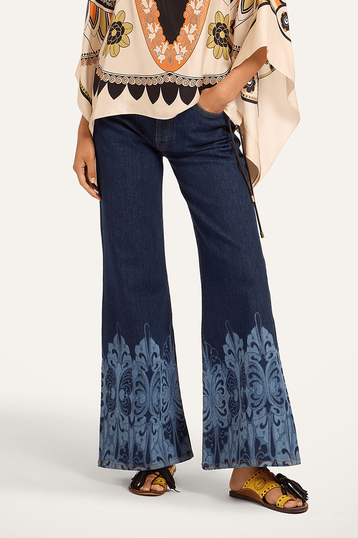 The Cropped Flare Jean in Cocoon Placée Indigo - shop-olivia.com