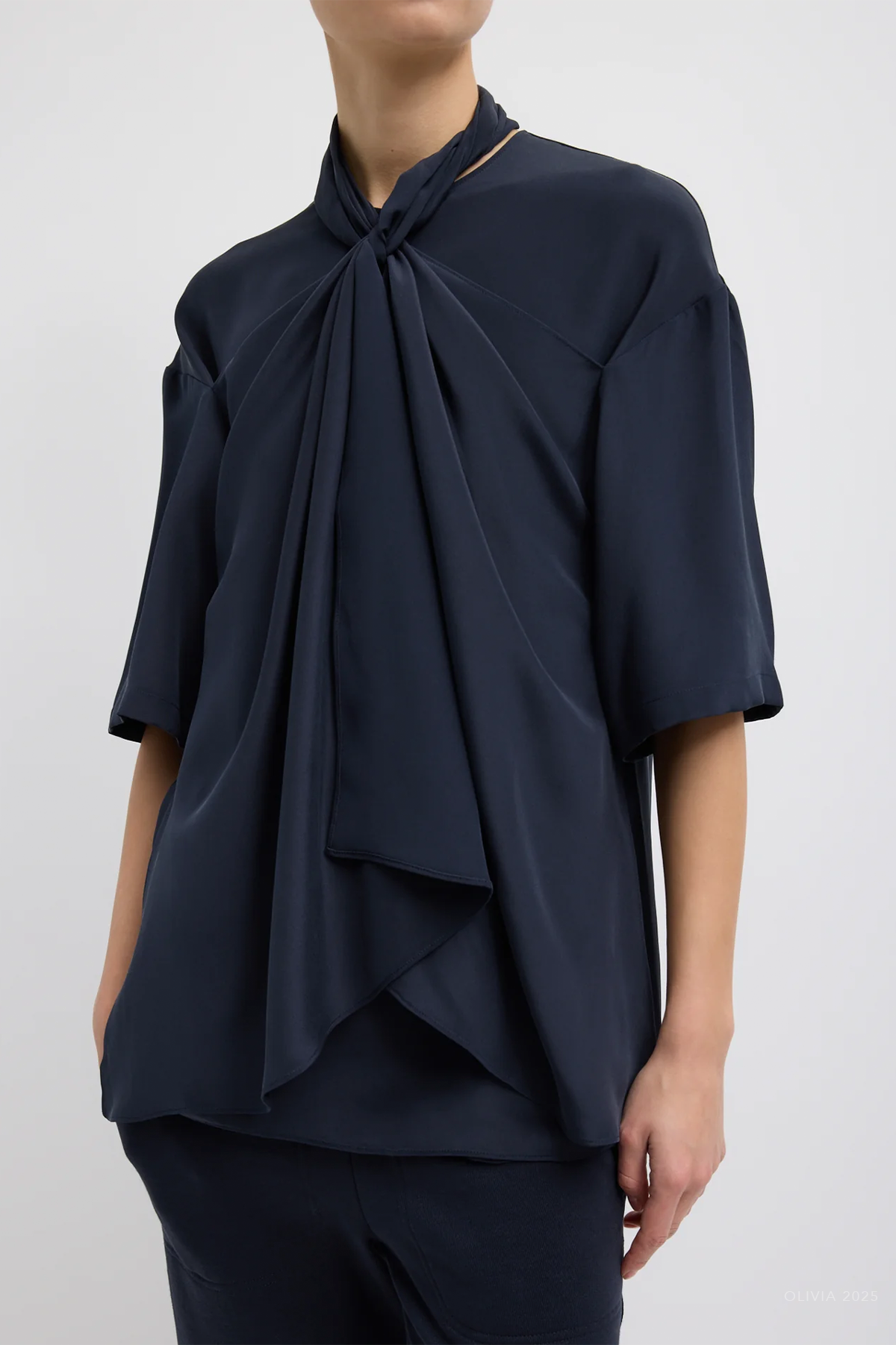 4-Ply Silk Tie Front Top in Dark Navy