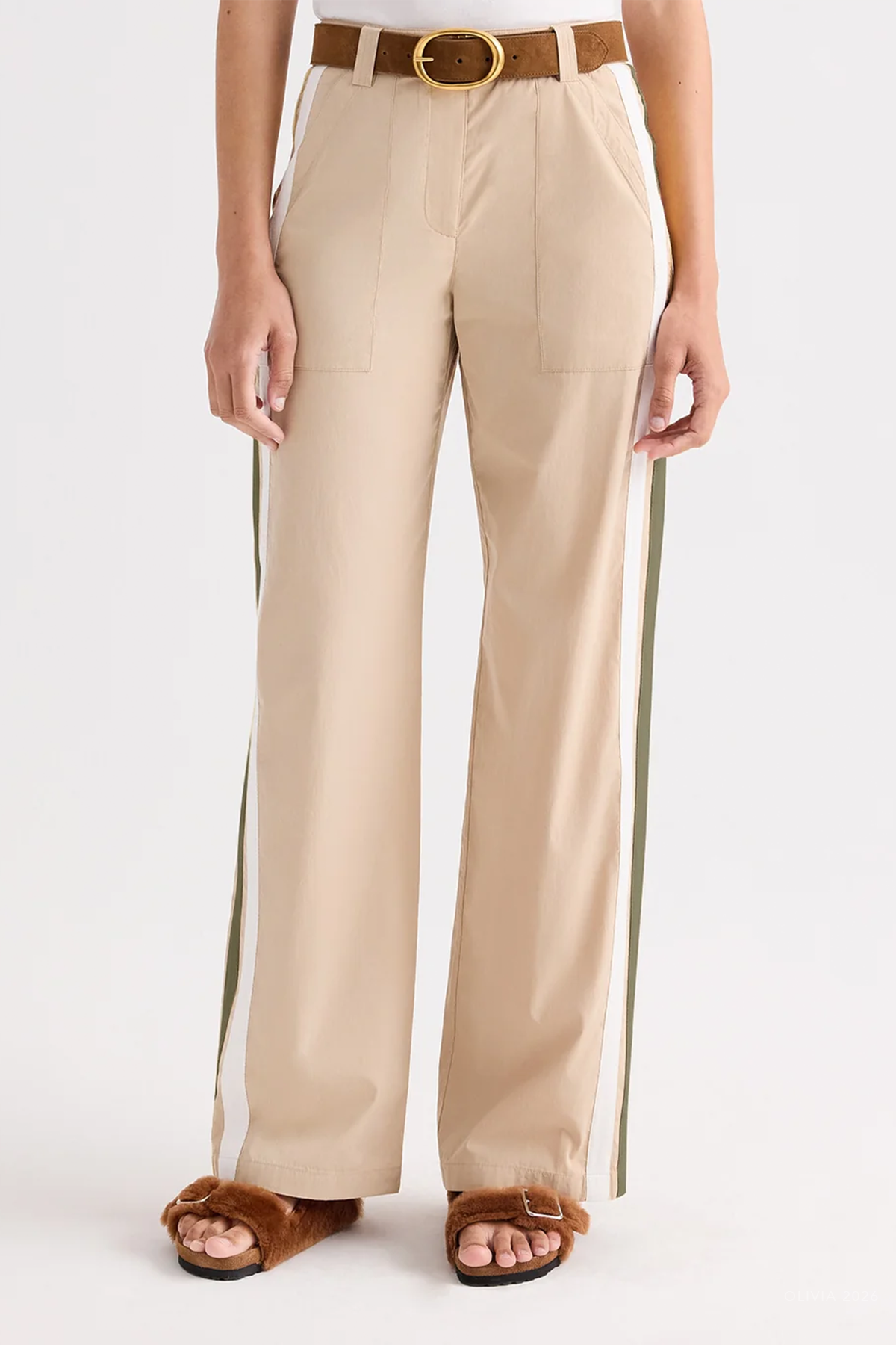 Isabelle Pant in Sandstone