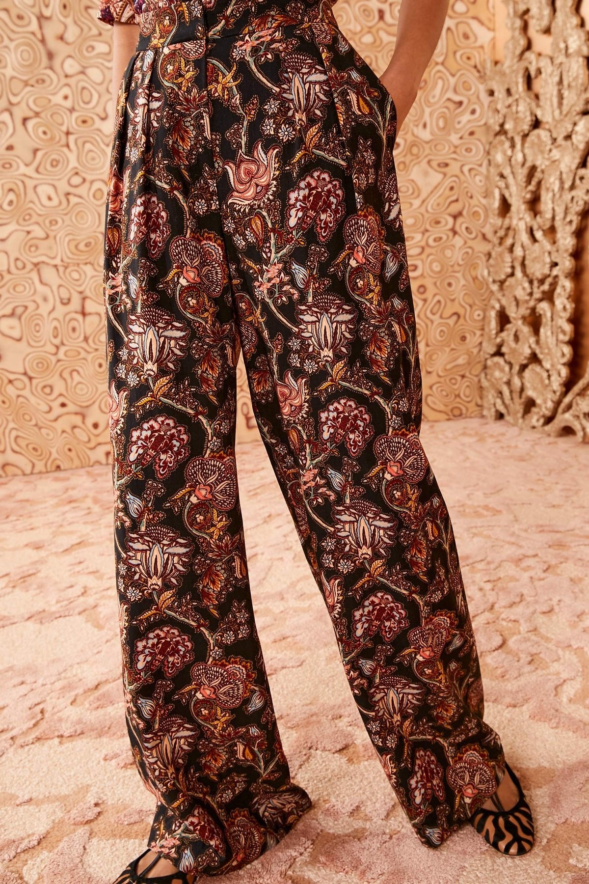 Valencia Pant in Viola - shop - olivia.com