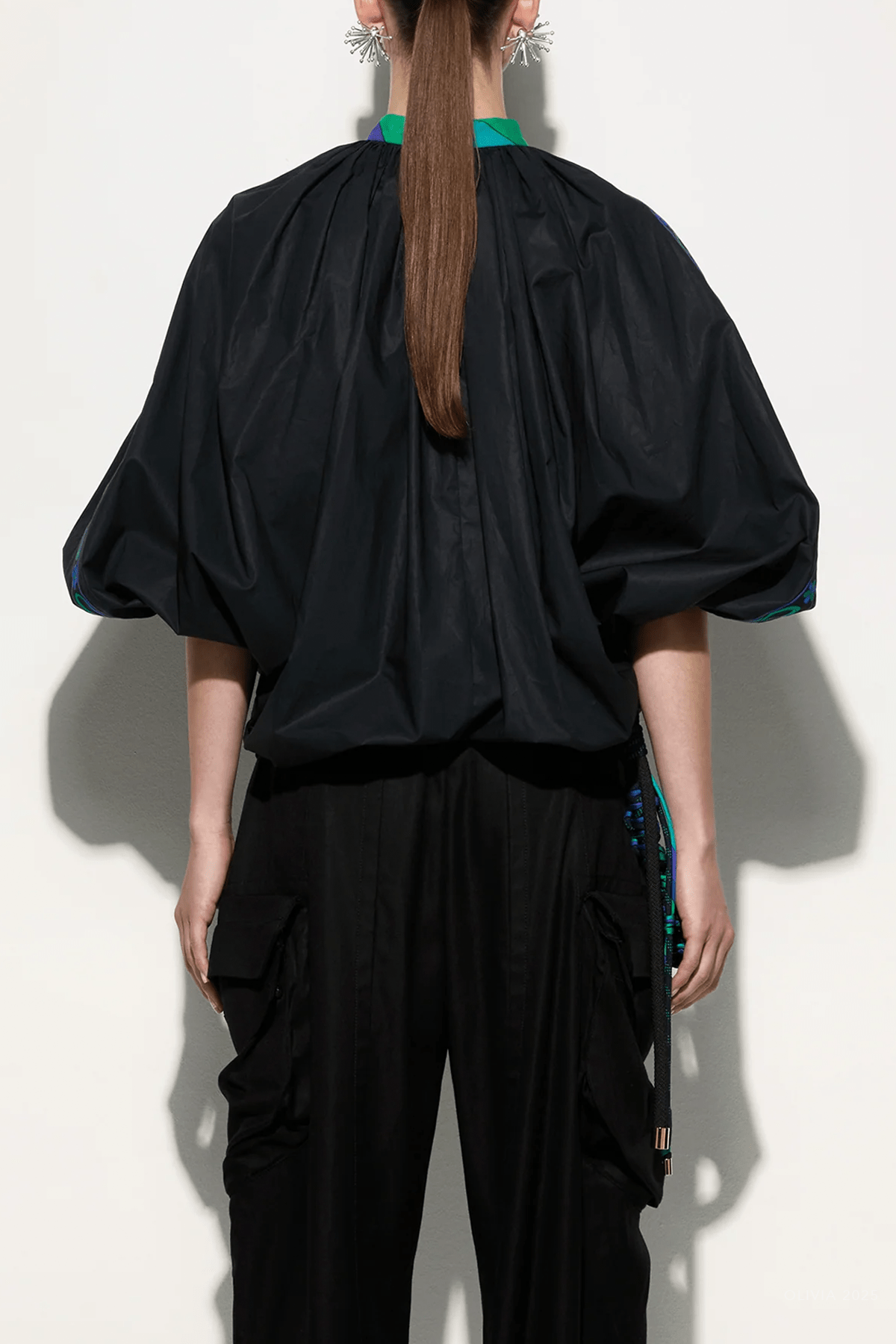 Voluminous Blouse in Nero - shop - olivia.com