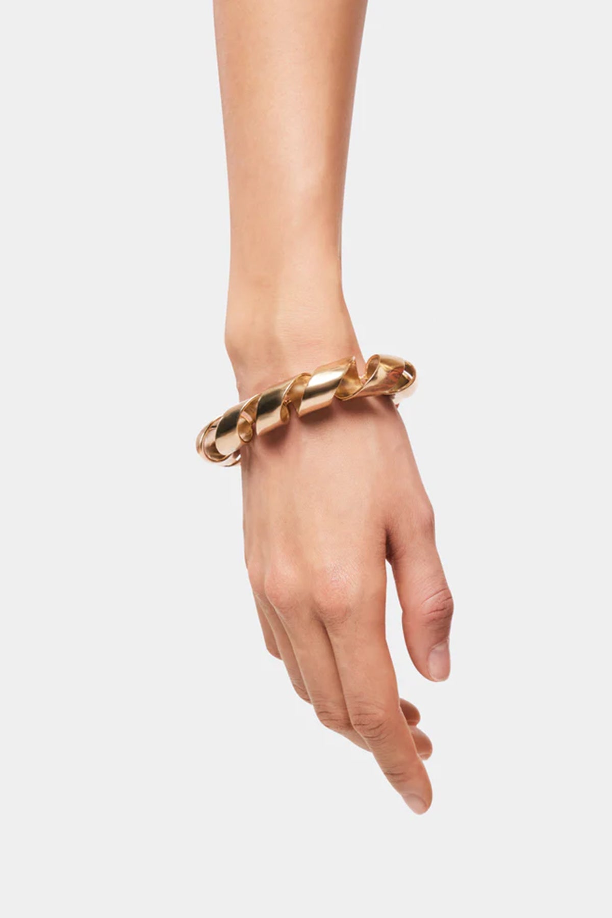 XL Link Twist Cuff in Gold - shop - olivia.com