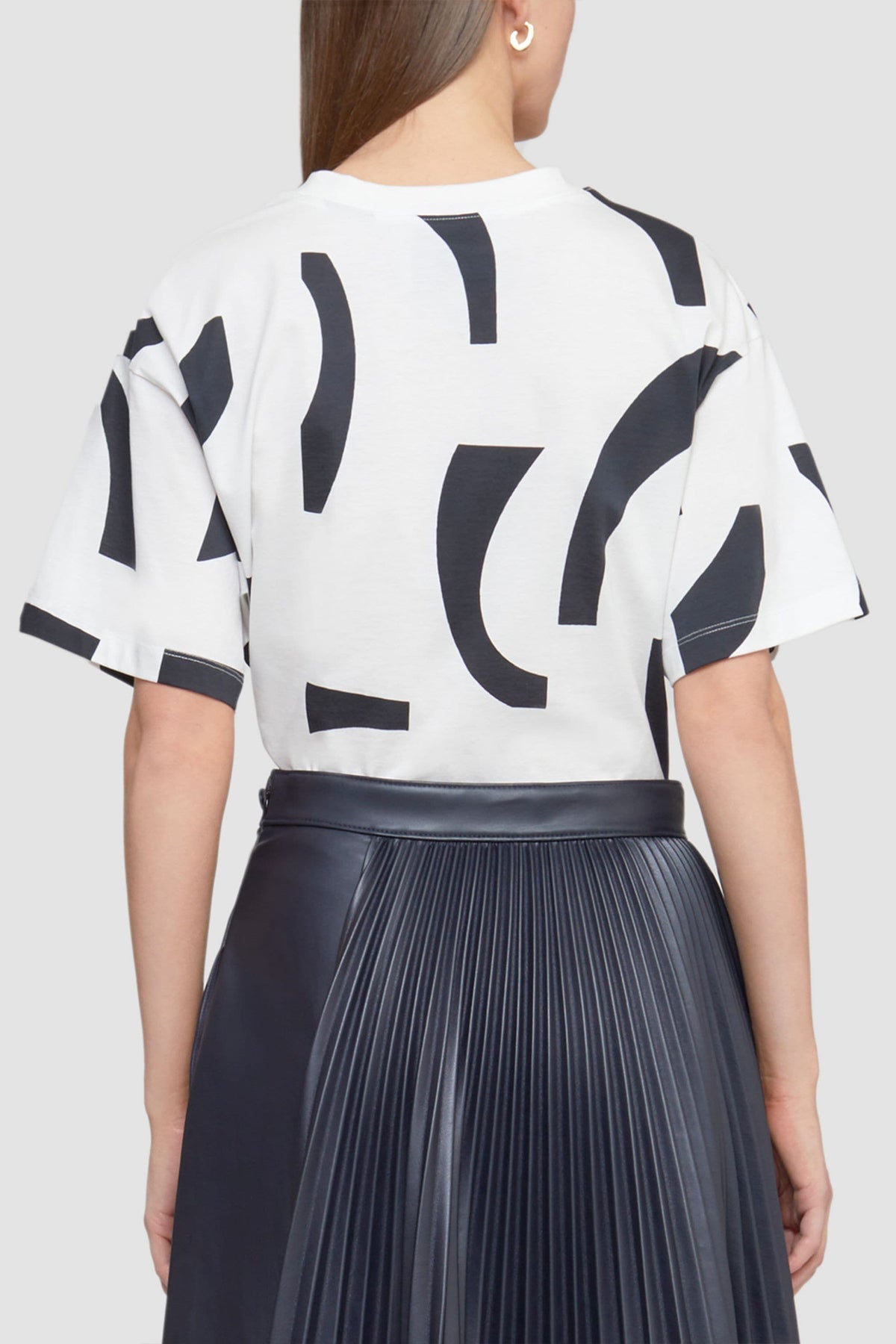 Abstract Tile Oversized T-Shirt in White & Black - shop-olivia.com