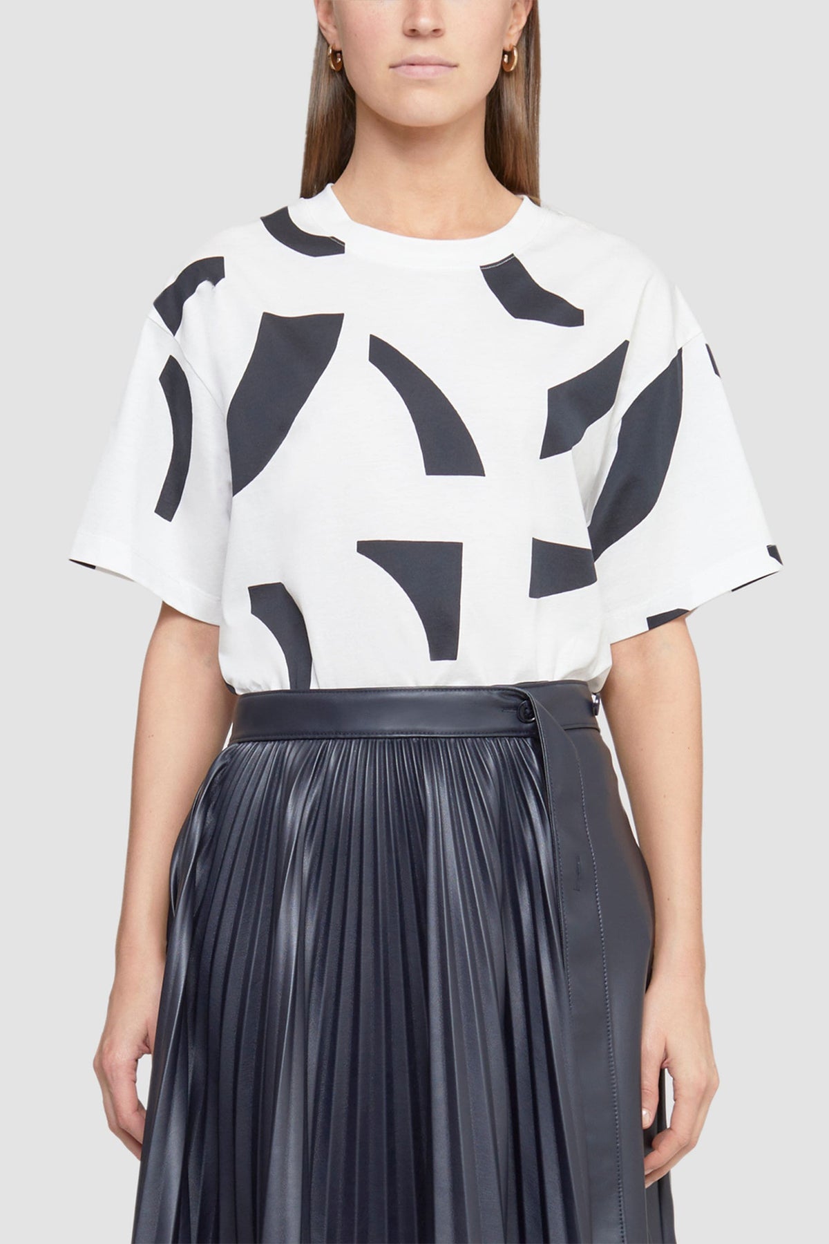 Abstract Tile Oversized T-Shirt in White & Black - shop-olivia.com